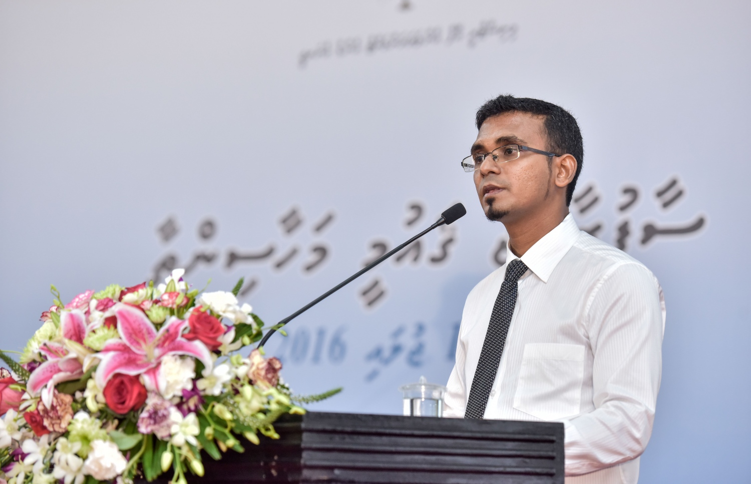 މާލެ: ޖުލައި 16، 2016: "ސާފު ރާއްޖެ" ގައުމީ މަހާސިންތާ ފަށަން ދަރުބާރުގޭގައި ބޭއްވި ރަސްމިއްޔާތުގައި ފިނޭންސް މިނިސްޓަރު މުނައްވަރު ވާހަކަދައްކަވަނީ. -- ފޮޓޯ: ނިޝާން އަލީ/ މިހާރު