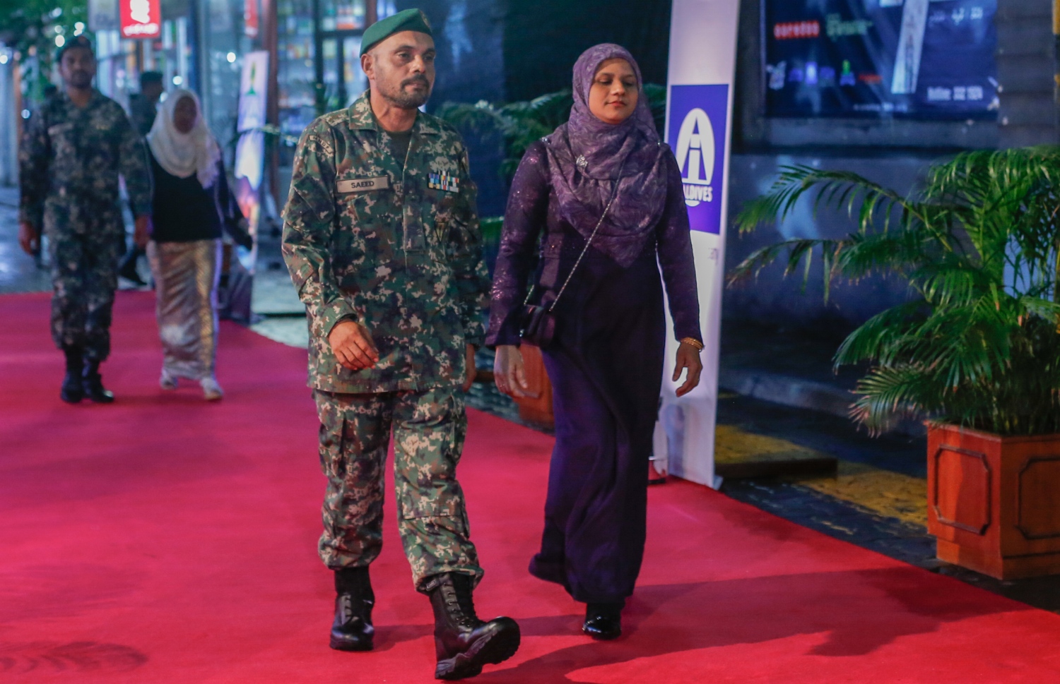 މާލެ: ޖުލައި 16، 2016: ނޮވެމްބަރު 3، 1988 ގައި ދިވެހިންގެ ބަޔަކު އަޑީގައި ތިބެގެން ތަމަޅަ ޓެރަރިސްޓުން ރާއްޖެ އަށް ދިން އުދުވާނީ ހަމަލާ އަސްލަކަށް ނަގައިގެން ގައުމީ ދިފާއީ ބާރުން ކުޅުނު ފިލްމު "ހާދަރު" ރިލީސް ކުރުމަށް އޮލިމްޕަހުގައި ބޭއްވި ހަފްލާ.-- ފޮޓޯ: މުހައްމަދު ޝަރުހާން/ މިހާރު