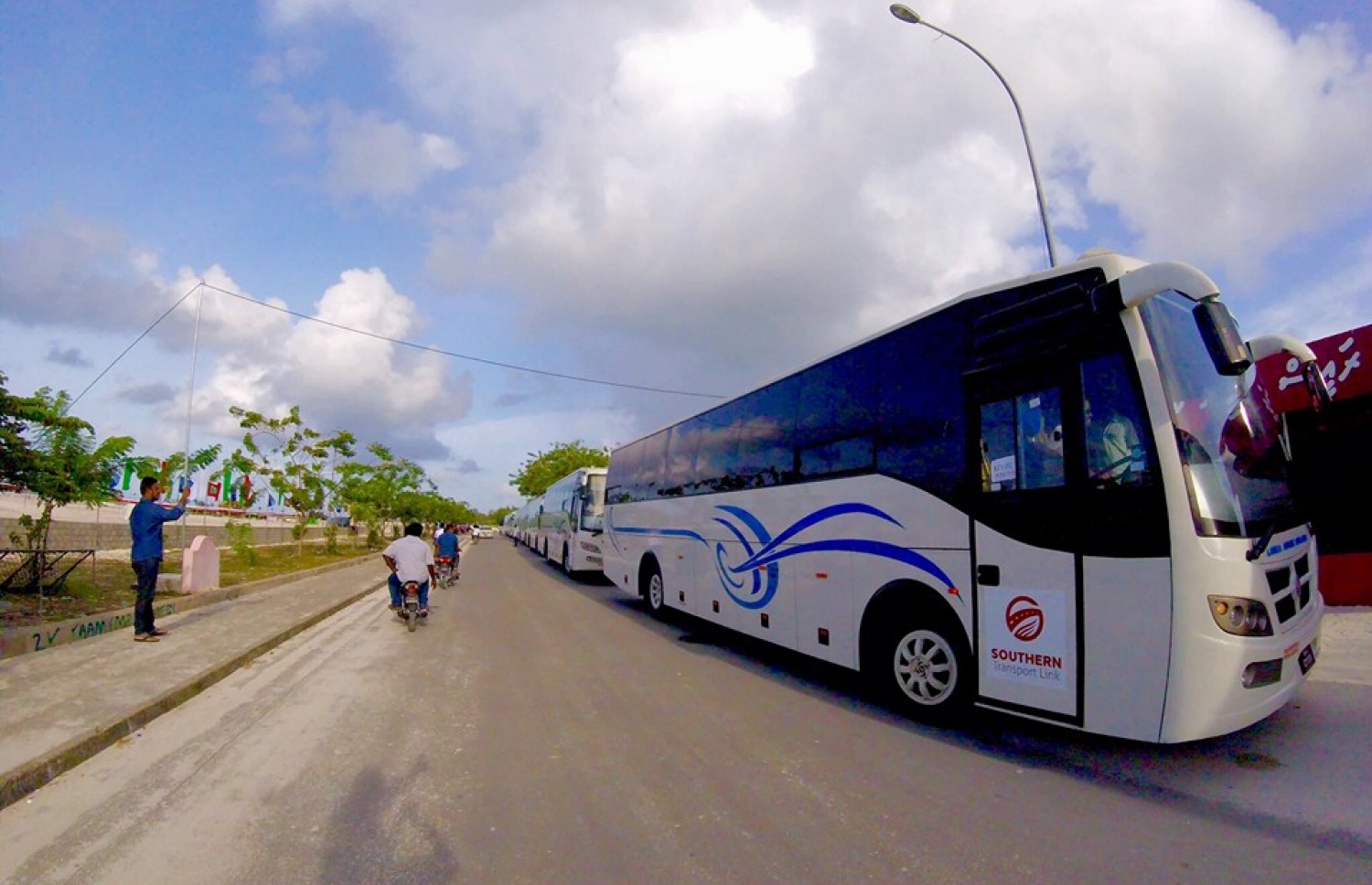 އައްޑޫގައި ބަހުގެ ހިދުމަތް ދޭން ބޭނުން ކުރާ ބަސްތަކެއް.