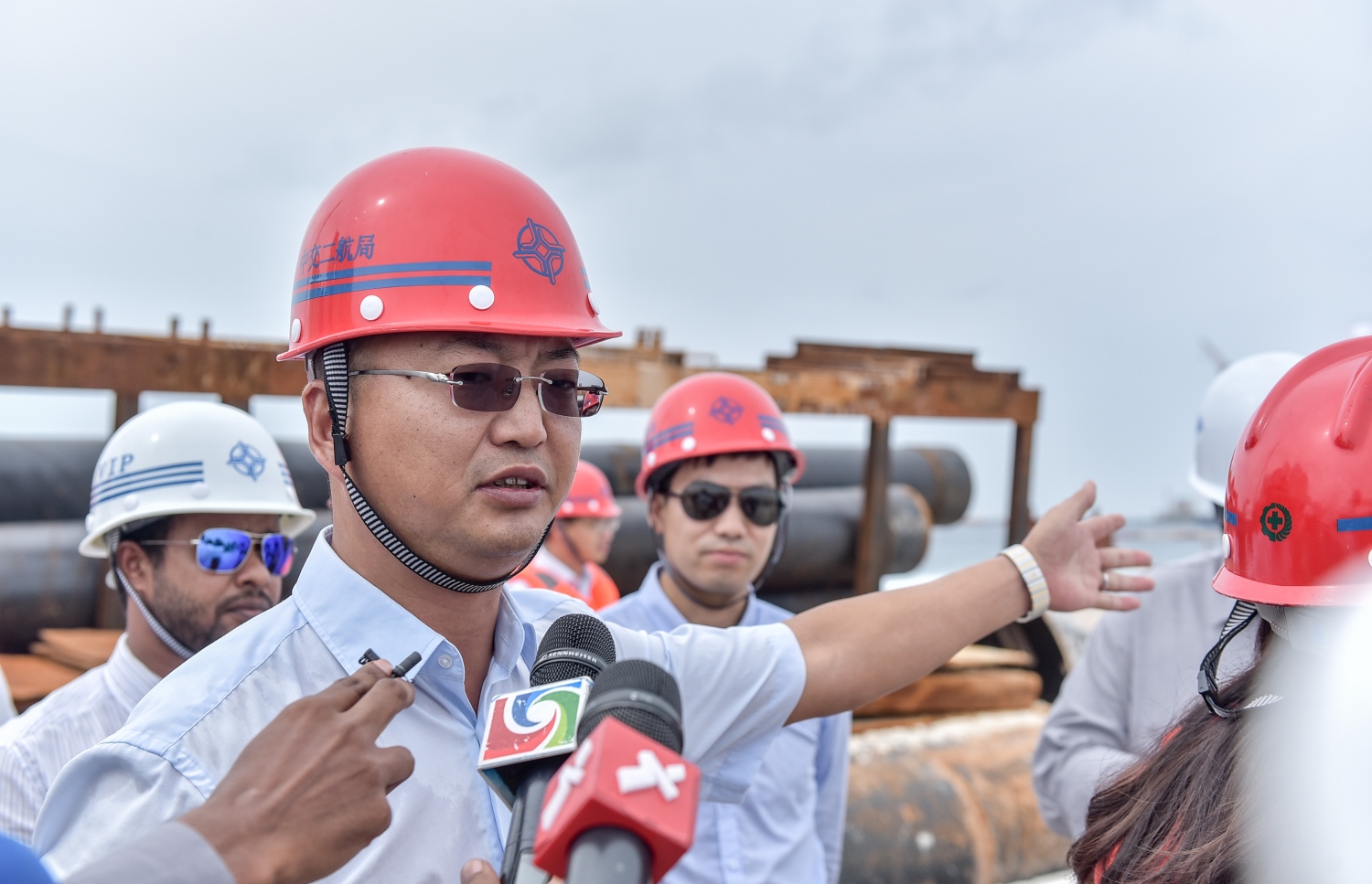 ޕްރޮޖެކްޓް މެނޭޖަރު ލިން "މިހާރު"އާ ވާހަކަ ދައްކަވާއިރު މުއްތަލިބް އަރިހުގައި. --ފޮޓޯ: ނިޝާން އަލީ/މިހާރު