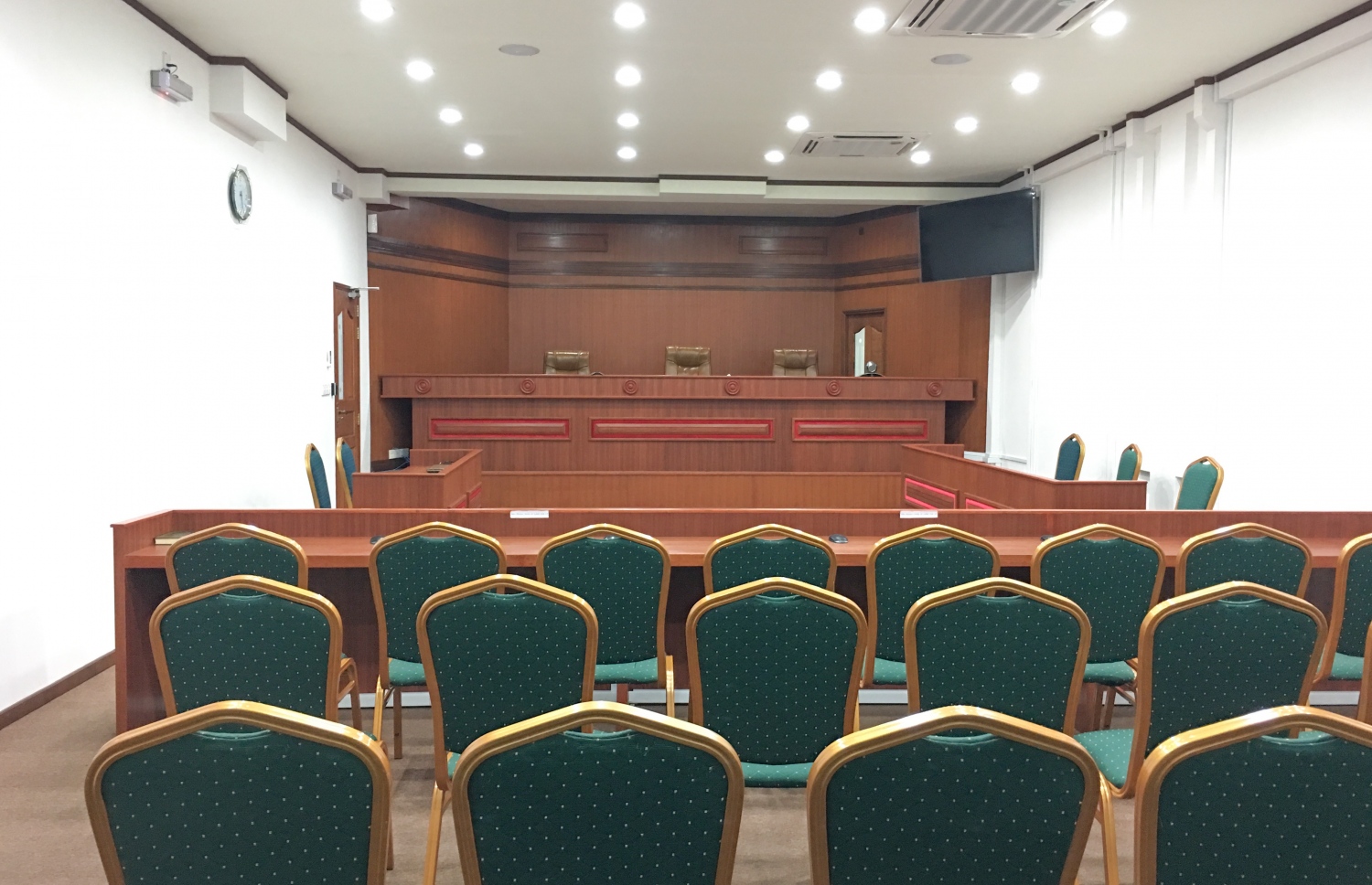 ޝަރީއަތް ހިންގާ މާލަމެއް --- ފޮޓޯ/މިހާރު