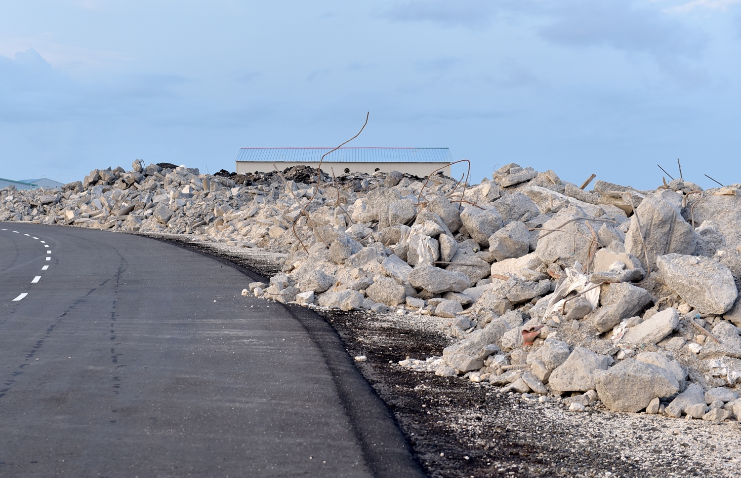 ޖީއެމްއާރުން އެއާޕޯޓުގައި އަޅަން އުޅުނު އާ ޓާމިނަލްގެ ބުޑުތައް ކުނޑި ގަލަށް ހަދާފައި: އެމްއޭސީއެލް އިން މިހާރު ވަނީ ޖީއެމްއާރަށް 271 މިލިއަން ޑޮލަރު ދީފައި