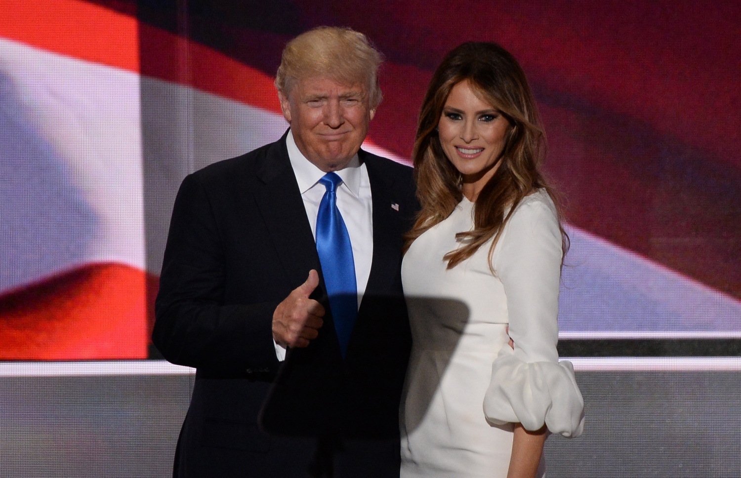 ރިޕަބްލިކަން ޕާޓީން ރިޔާސީ އިންތިޚާބުގައި ވާދަކުރައްވާ ޑޮނަލްޑް ޓްރަމްޕުގެ އަނބިކަނބަލުން މެލަނިއާ ޕާޓީގެ ކޮންވެންޝަނުގައި ތައާރަފް ކުރައްވަނީ. --ފޮޓޯ:އޭއެފްޕީ