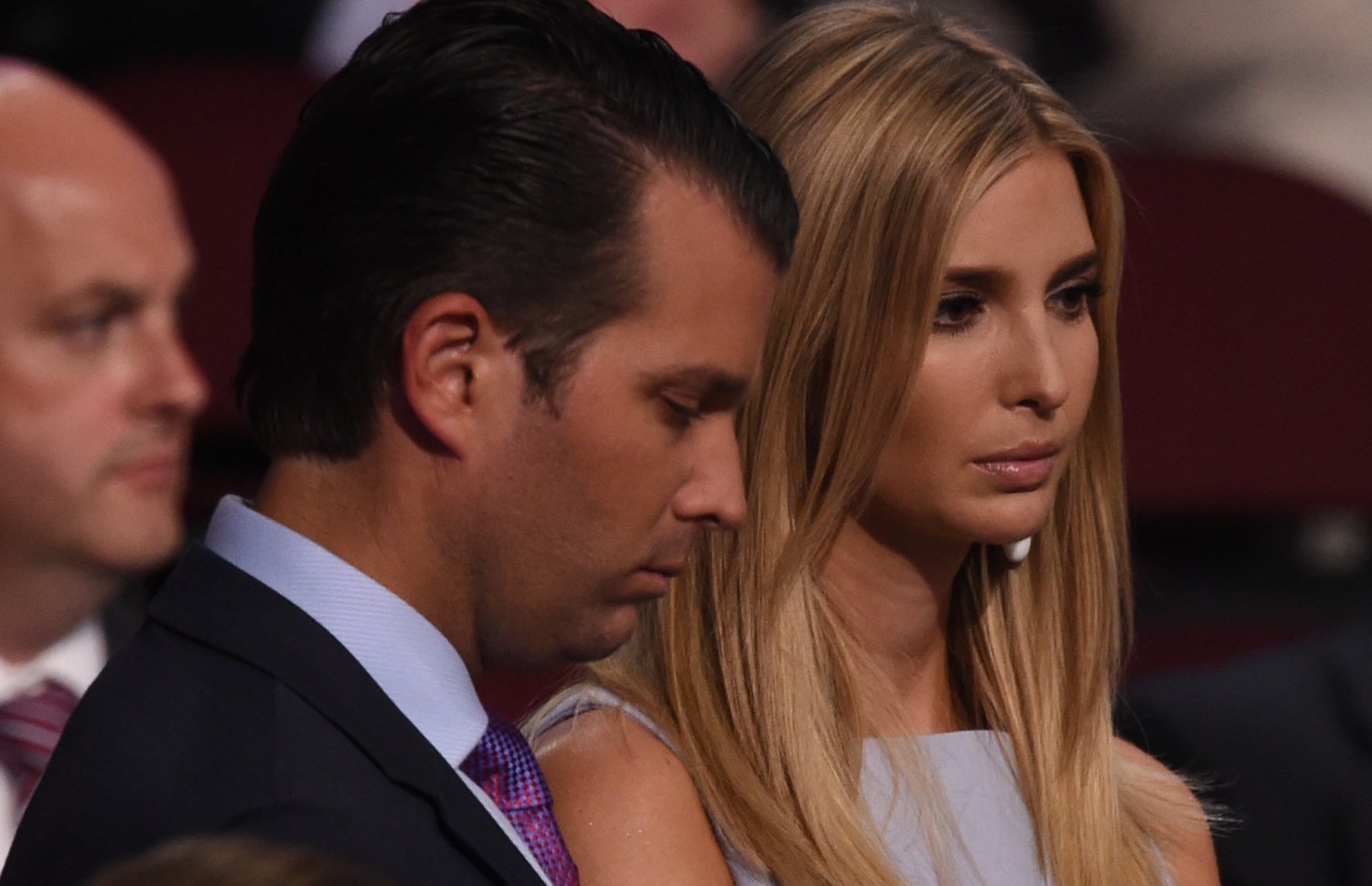 ރިޕަބްލިކަން ޕާޓީގެ ކޮންވެންޝަނުގައި ޓްރަމްޕުގެ އަންހެން ދަރިކަނބަލުން އިވާންކާ (ކ) އާއި ފިރިހެން ދަރިކަލުން ޓްރަމްޕް ޖޫނިއާ. --ފޮޓޯ:އޭއެފްޕީ