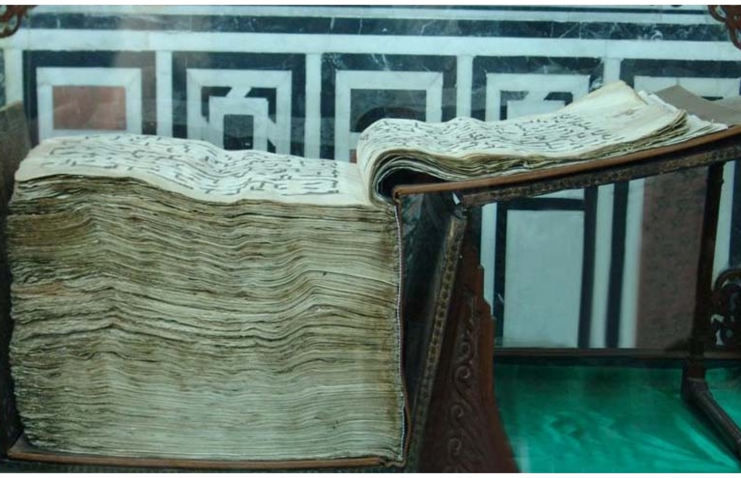 މިސްރުގެ މަސްޖިދުލް ހުސައިންގައި އޮތް ކަމަށް ބުނެވޭ، ކީރިތި ޤުރްއާނުގެ އެންމެ ދުވަސްވީ އެއް މުސްހަފް.