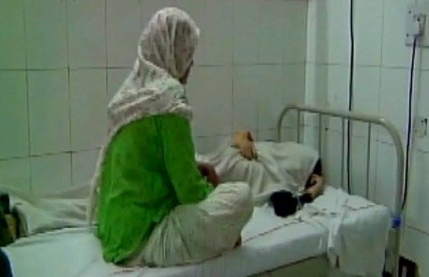 ފަސް މީހުންގެ ގޭންގަކުން ރޭޕްކުރި އަންހެން ކުއްޖާ އަށް ހޮސްޕިޓަލުގައި ފަރުވާ ދެނީ.