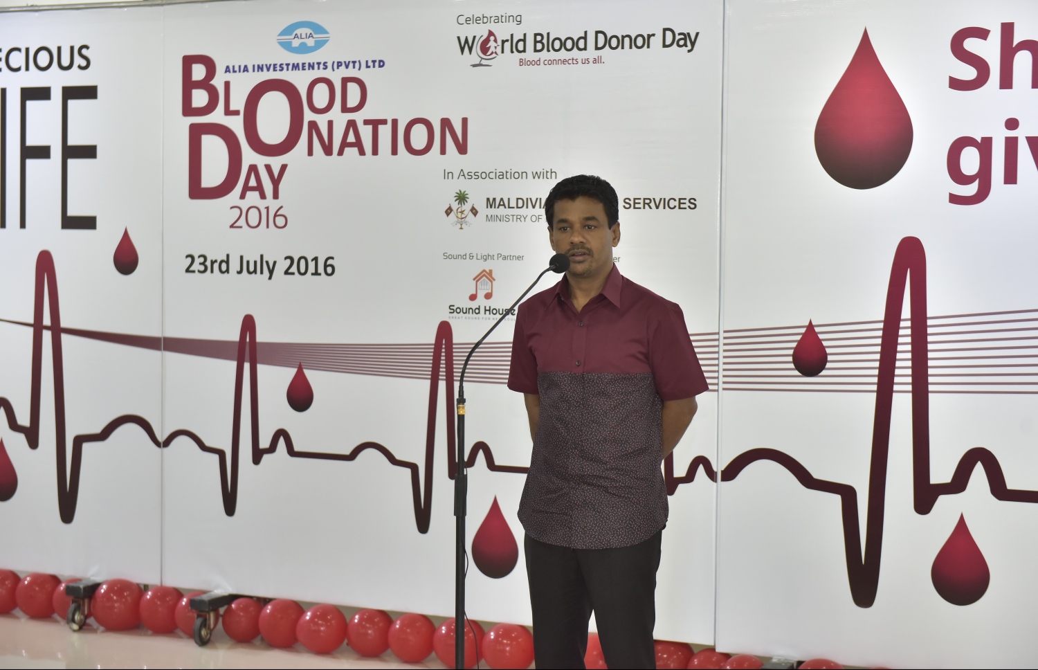 އެލިއާއިން މިއަދު ފެށި ލޭ ހަދިޔާ ކުރުމުުގެ ހަރަކާތް ހުޅުވުމުގެ ރަސްމިއްޔާތުގައި ހެލްތު މިނިސްޓްރު އަބްދުﷲ ނާޒިމް އިބްރާހިމް ވާހަކަ ދައްކަވަނީ. -- ފޮޓޯ: މުހައްމަދު ޝަރުހާން / މިހާރު