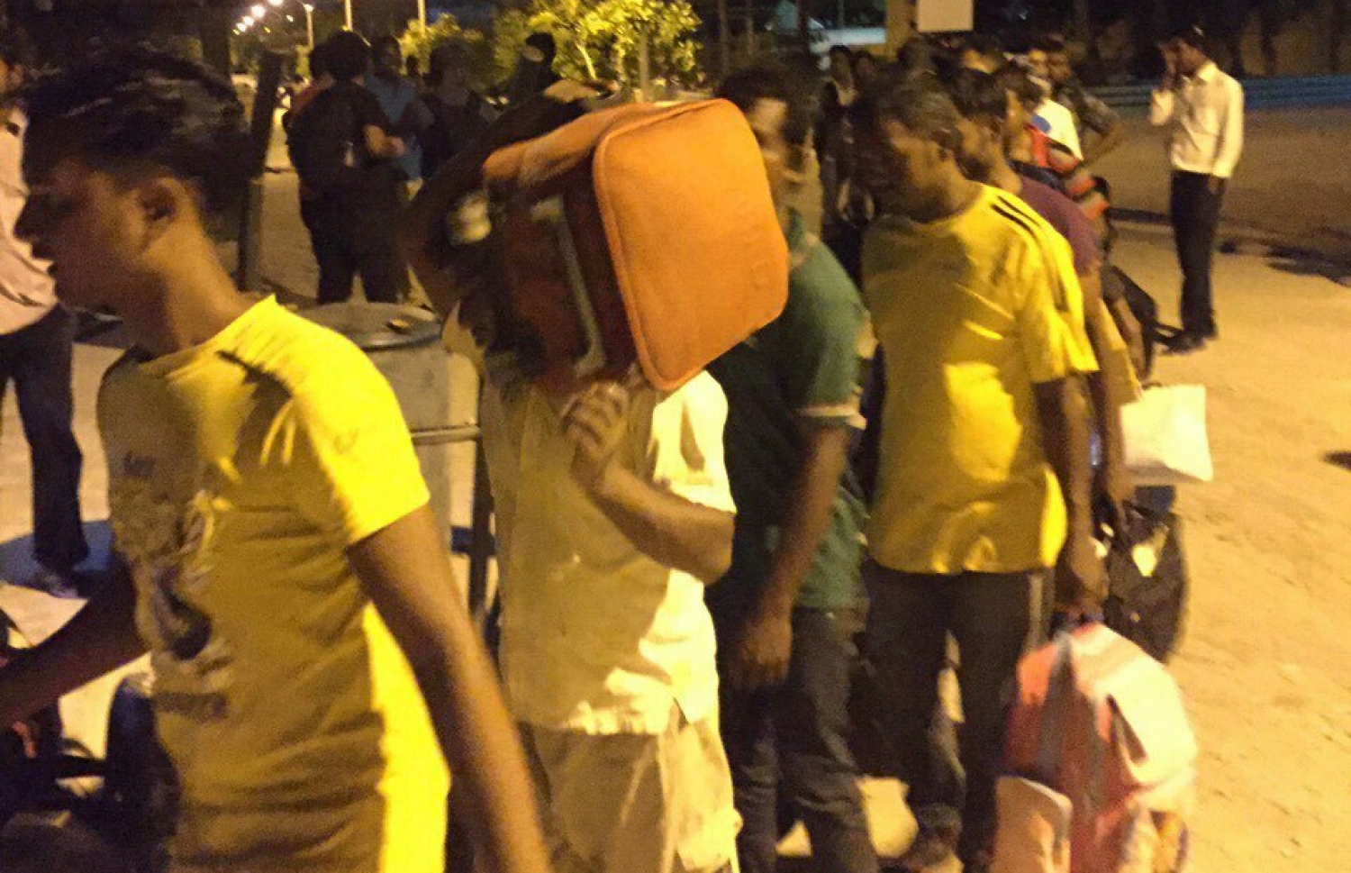 ގަވައިދާ ހިލާފަށް އުޅުނު ބިދޭސީންތަކެއް ރަށަކުން ހައްޔަރުކޮށްގެން ގެންދަނީ