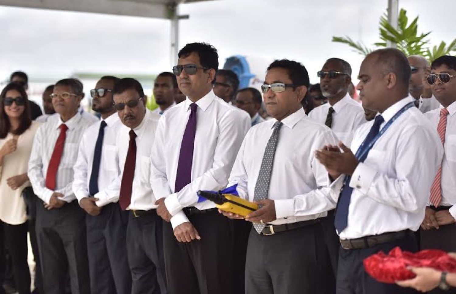 އެއާޕޯޓުގެ އާ ރަންވޭގެ ބިން ހިއްކުމުގެ މަސައްކަތް ރައީސް ޔާމީން ފައްޓަވައިދެއްވަނީ. ފައިލް ފޮޓޯ: މިހާރު