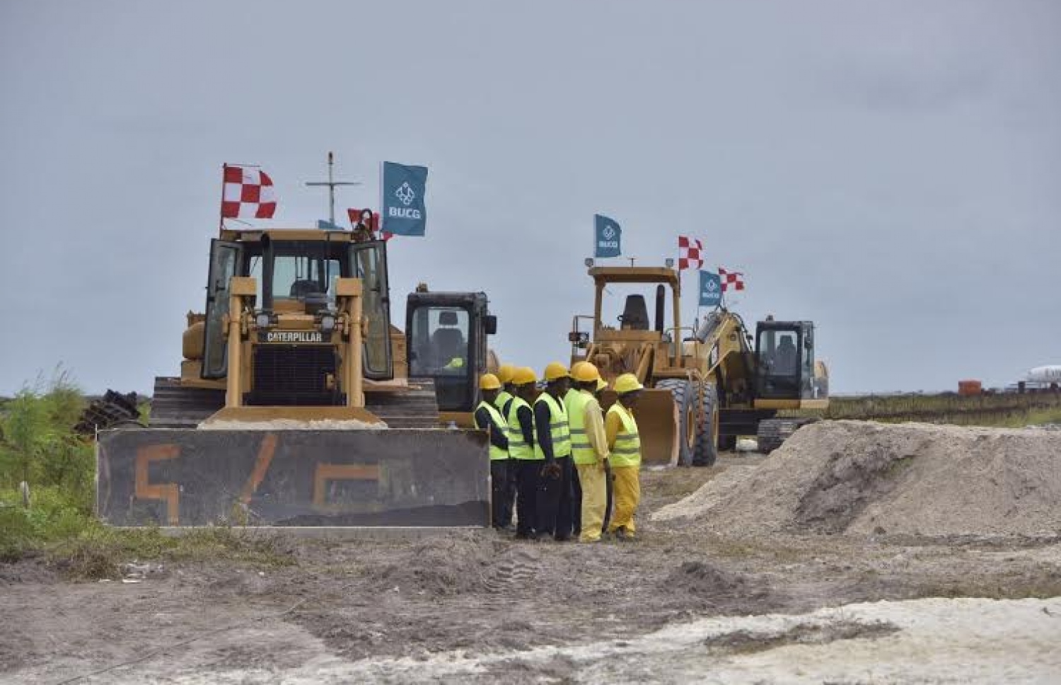 އެއާޕޯޓުގެ ދެވަނަ ރަންވޭ އަޅާ ސަރަހައްދުގެ މަސައްކަތް: ޖީއެމްއާރަށް އެއާޕޯޓް ދިނީ އަމިއްލަ އަށް ތަރައްގީކުރާ ގޮތަށް ފޮޓޯ: މުހައްމަދު ޝަރުހާން/މިހާރު