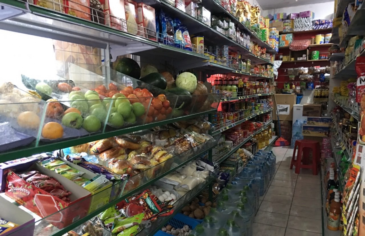 ފިހާރައެއްގައި ވިއްކަން ހުރި އެއްޗެހިތަކެއް: މުއްދަތު ހަމަވެފައިވާ އެއްޗެހި ވިއްކަން ހުންނަ މައްސަލަ ވަރަށް ބޮޑު.-- ފޮޓޯ: މުހައްމަދު ޝަރުހާން / މިހާރު