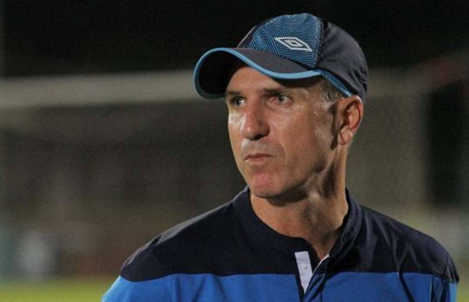 ގައުމީ ފުޓްބޯޅަ ޓީމުގެ އާ ކޯޗު ޑަރެން ސްޓެވާޓް.