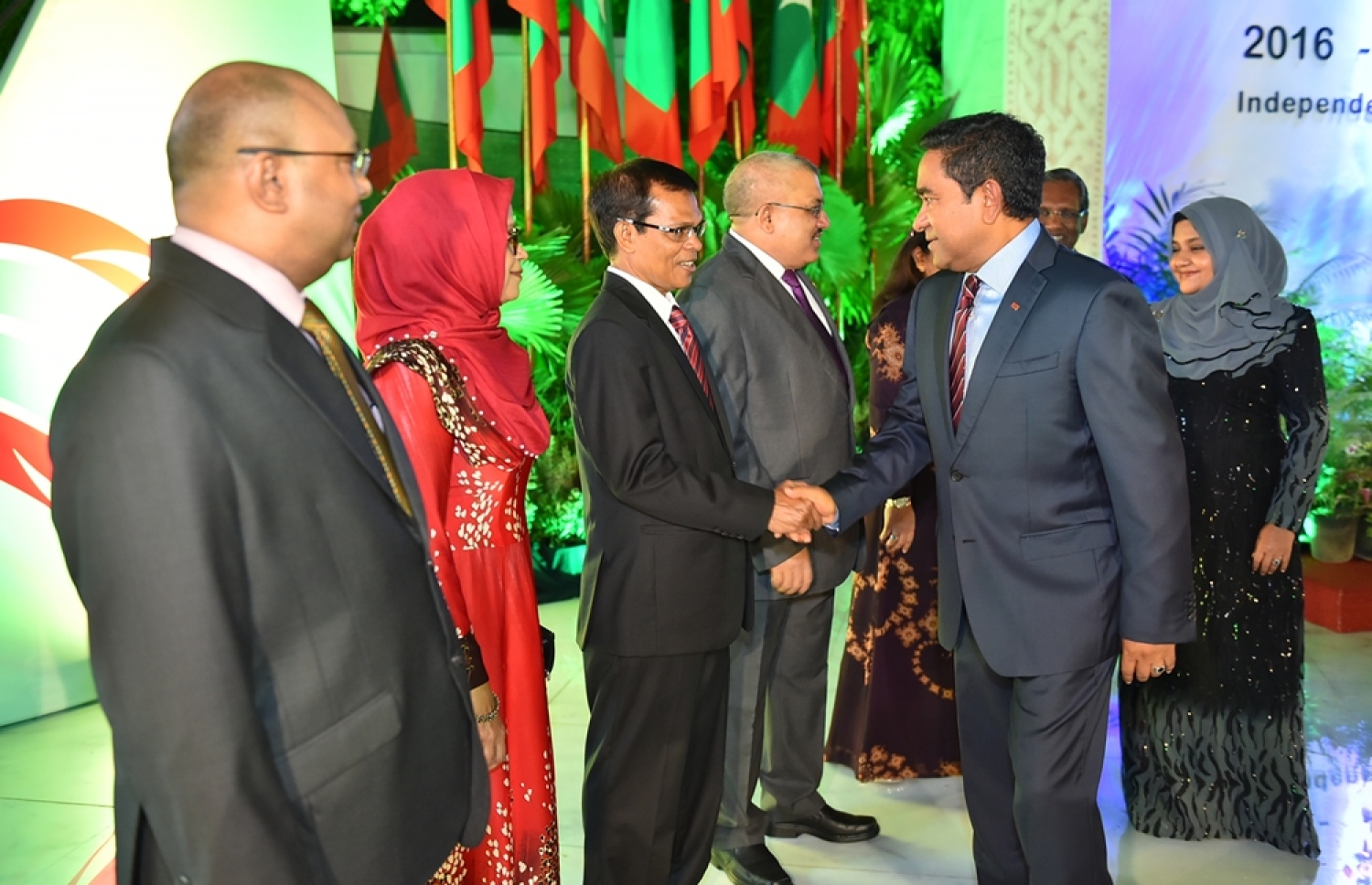 މިނިވަން ދުވަހުގެ ހަފުލާގައި ރައްޔިތުންގެ މަޖިލީހުގެ ރައީސްއާ، ރައީސް ޔާމީން ސަލާމްކުރައްވަނީ. -- ފޮޓޯ: ރައީސް އޮފީސް