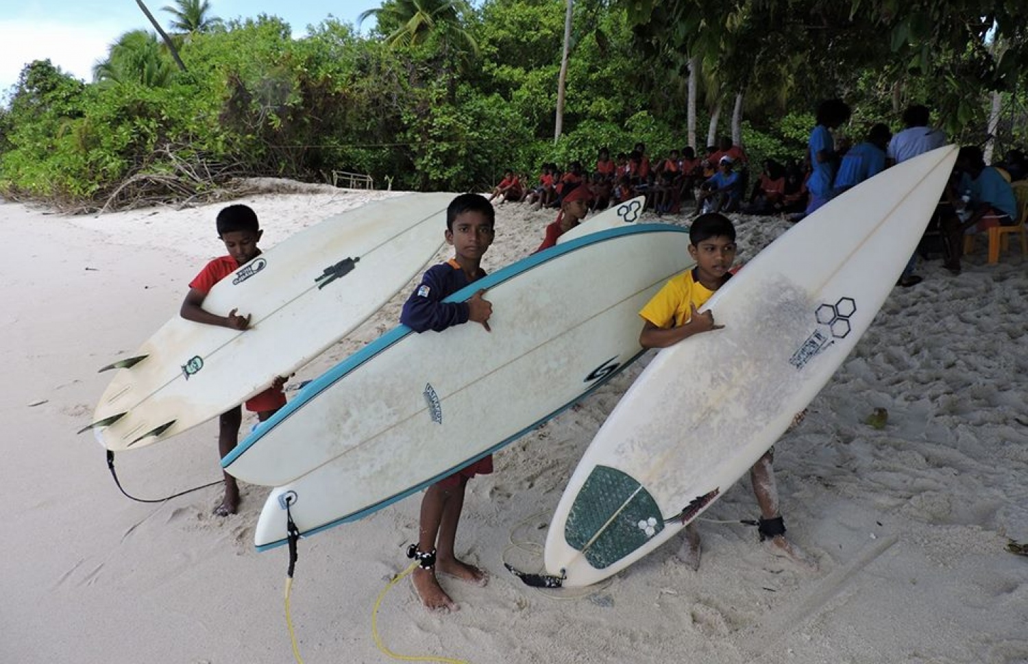 ވާދޫގައި ރާޅާ އަޅާ ކުޑަކުދިންތަކެއް ބޯޑާއެކު: ގިނަ ކުޑަކުދިންތަކެއް ބައިވެރިވާ މި މުބާރާތް ފަސް ދުވަހަށް ދެމިގެންދާނެ--  ފޮޓޯ: ސާފް ސައުތު މޯލްޑިވްސް