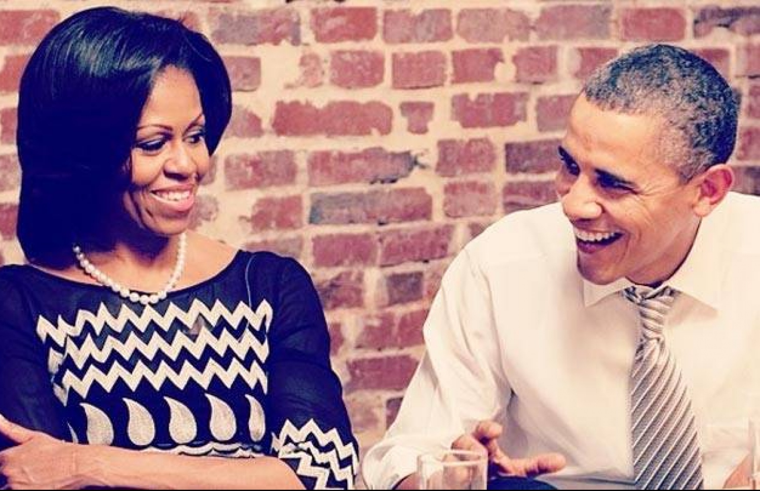 އެމެރިކާގެ ރައީސް ބަރަކް އޮބާމާ އާއި އަނބިކަނބަލުން މިޝޭލް