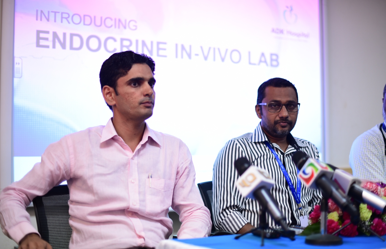 ހަކުރު ބަލީގެ މީހުންނަށް ހާއްސަކޮށް ހުޅުވި ލެބާ ގުޅޭ މައުލޫމާތު ހިއްސާކުރަން ބޭއްވި ނޫސްވެރިންގެ ބައްދަލުވުމުގައި އެ ހޮސްޕިޓަލްގެ މެނޭޖަރު އަފްއާލް ވާހަކަދައްކަވަނީ.--މިހާރު ފޮޓޯ:ހުސެއިން ޝަޔާހު