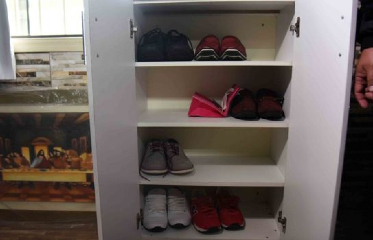 ޖަލުގައި ހުރި ފެންވަރު ރަނގަޅު ފަރުނީޗަރާއި ގައިދީގެ އަގުބޮޑު ބައެއް ސާމާނުތައް