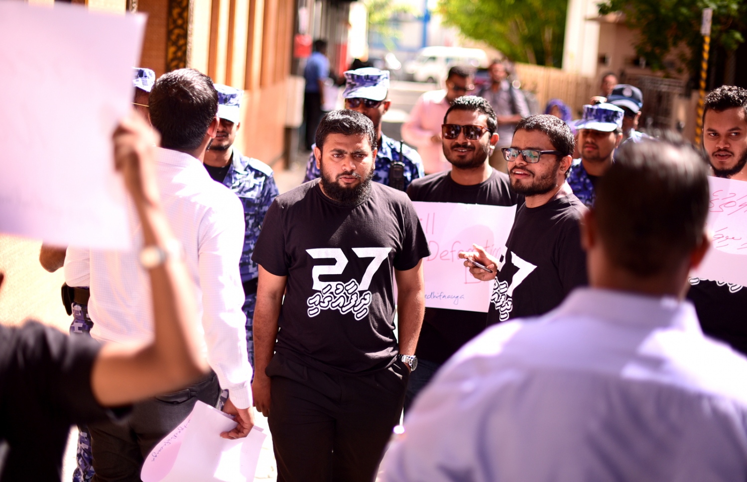 ހިޔާލު ފާޅުކުރުމަށް ހުރަސްއަޅާ ބިލާ ދެކޮޅަށް ނޫސްވެރިންތަކެއް މުޒާހަރާ ކުރަނީ.-- ފޮޓޯ: ހުސެން ޝަޔާހު/ މިހާރު