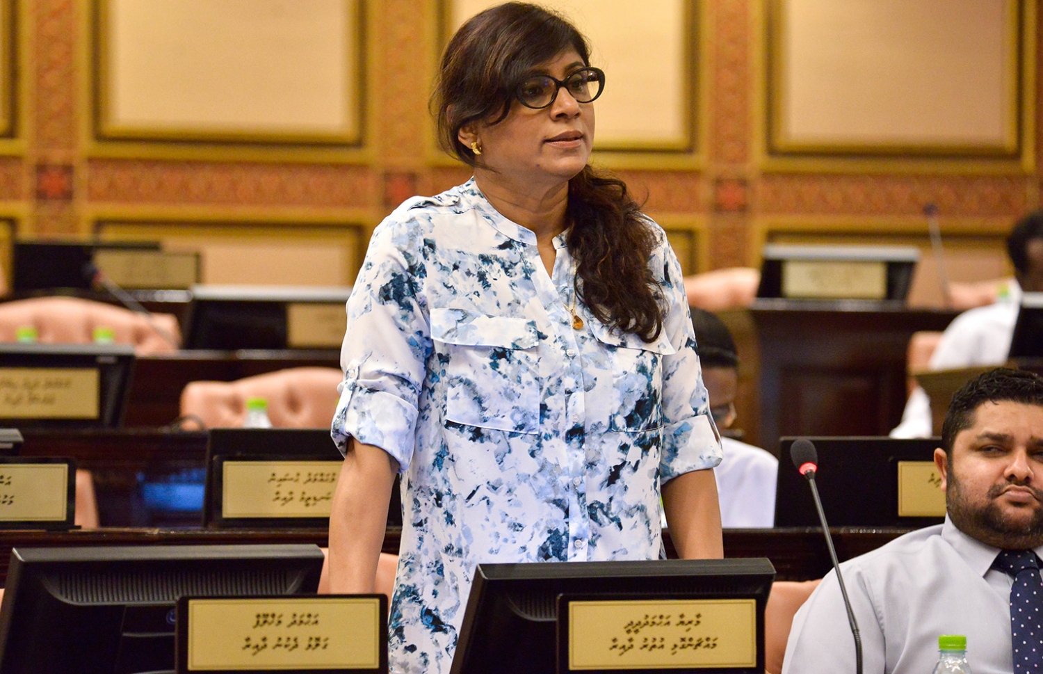 މައްޗަންގޯޅި އުތުރު ދާއިރާގެ މެމްބަރު މާރިޔާ މަޖިލީހުގެ ޖަލްސާއެއްގައި ވާހަކަ ދައްކަވަނީ. އަބުރުގެ ބިލާ ދެކޮޅަށް އޭނާ ވާހަކަ ދެއްކެވި - ފޮޓޯ: މަޖިލިސް