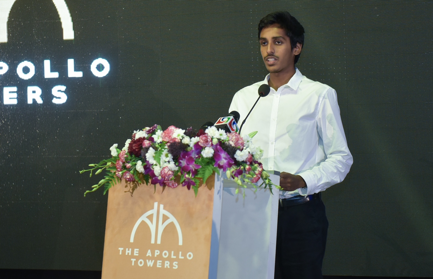 މާލެ: އޮގަސްޓް 1، 2016: ހުޅުމާލޭގެ ހުޅަނގު އުތުރުން ހަދާ ޔޮޓްމެރީނާ ކުރިމަތިން މޫދު ފެންނަ ގޮތަށް، 200 މިލިއަން ރުފިޔާ ހަރަދުކޮށްގެން ހަދާ އެޕޯލޯ ޓަވާސް އިފްތިތާހުކުރުމަށް ބޭއްވި ރަސްމިއްޔާތުގެ ތެރެއިން.-- ފޮޓޯ: މުހައްމަދު ޝަރުހާން/މިހާރު