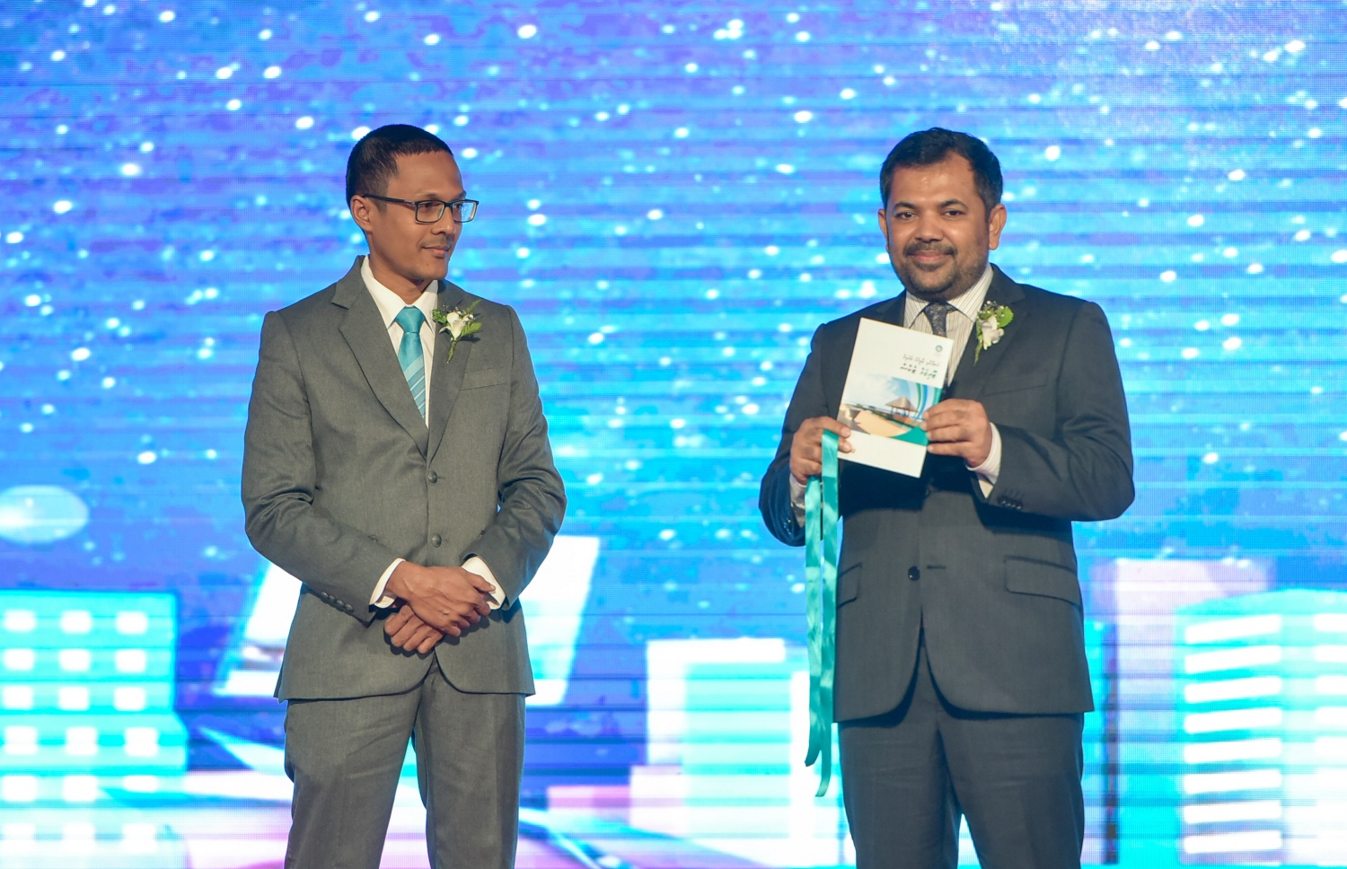 މޯލްޑިވްސް އިންލެންޑް ރެވެނިއު އޮތޯރިޓީ (މީރާ)ގެ ހަ ވަނަ އަހަރީ ދުވަސް ފާހަގަ ކުރުމަށް އޮގަސްޓް 2، 2016 ވަނަ ދުވަހުގެ ރޭ ދަރުބާރުގޭގައި ބޭއްވި ޖަލްސާ.-- ފޮޓޯ: މުހައްމަދު ޝަރުހާން/ މިހާރު