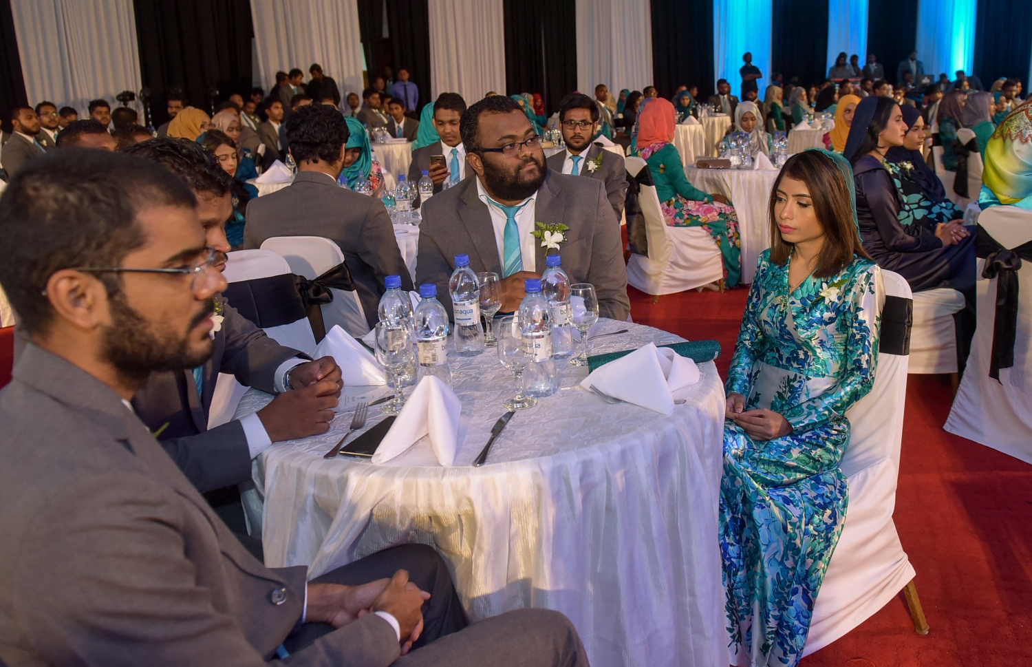 މޯލްޑިވްސް އިންލެންޑް ރެވެނިއު އޮތޯރިޓީ (މީރާ)ގެ ހަ ވަނަ އަހަރީ ދުވަސް ފާހަގަ ކުރުމަށް އޮގަސްޓް 2، 2016 ވަނަ ދުވަހުގެ ރޭ ދަރުބާރުގޭގައި ބޭއްވި ޖަލްސާ.-- ފޮޓޯ: މުހައްމަދު ޝަރުހާން/ މިހާރު