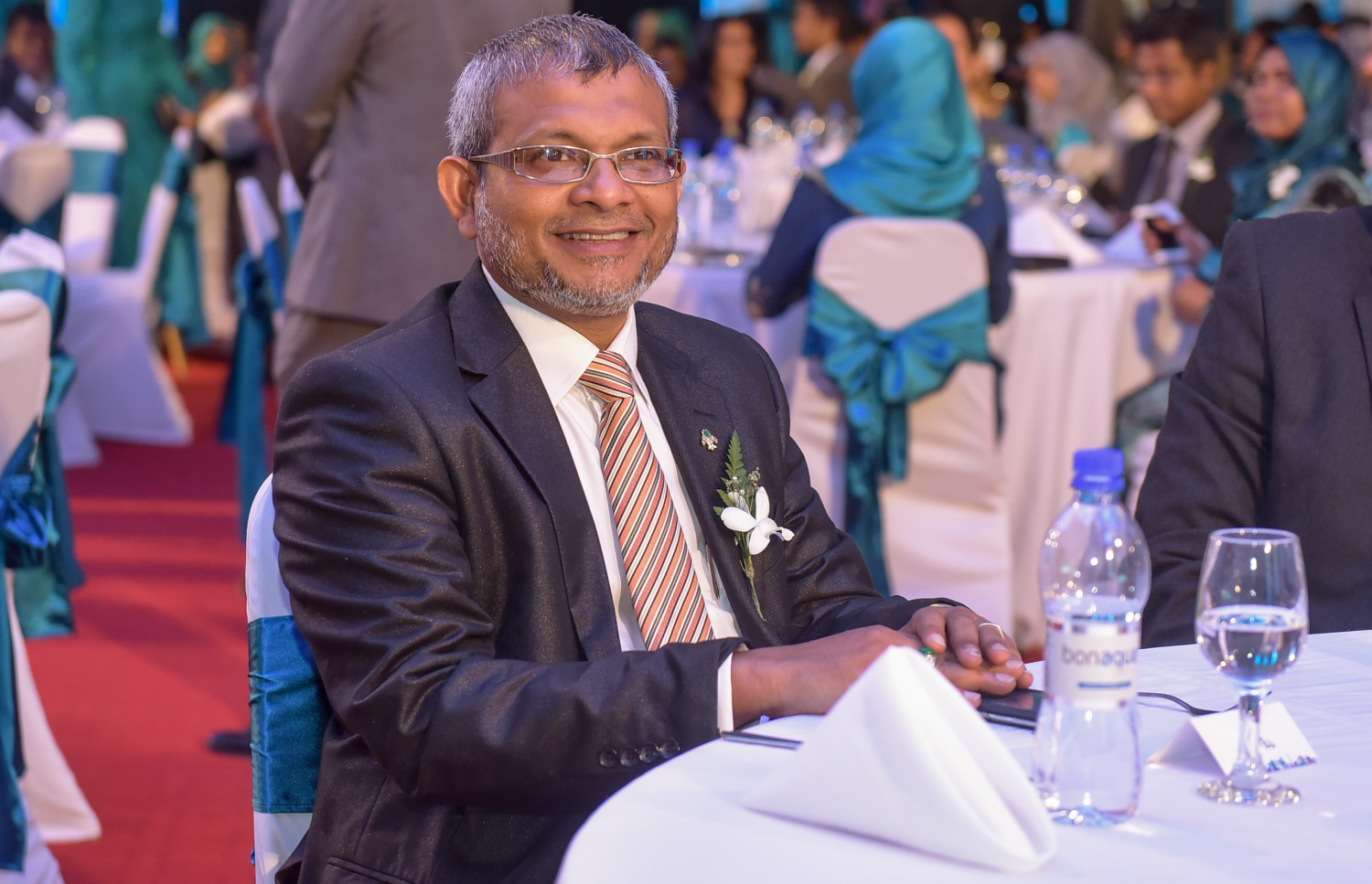 މޯލްޑިވްސް އިންލެންޑް ރެވެނިއު އޮތޯރިޓީ (މީރާ)ގެ ހަ ވަނަ އަހަރީ ދުވަސް ފާހަގަ ކުރުމަށް އޮގަސްޓް 2، 2016 ވަނަ ދުވަހުގެ ރޭ ދަރުބާރުގޭގައި ބޭއްވި ޖަލްސާ.-- ފޮޓޯ: މުހައްމަދު ޝަރުހާން/ މިހާރު