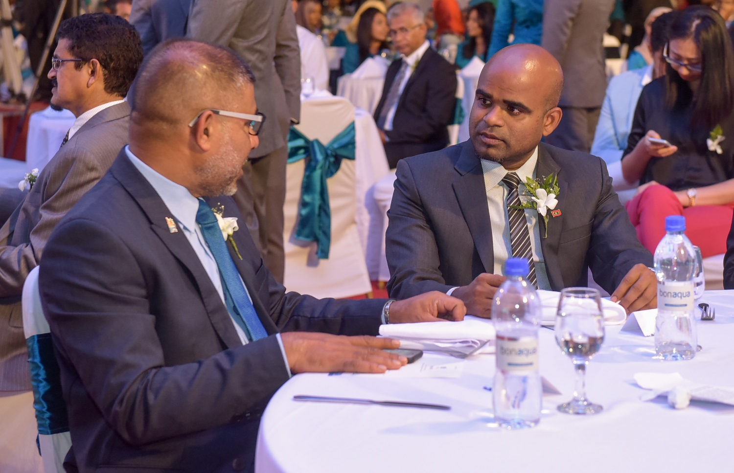 މޯލްޑިވްސް އިންލެންޑް ރެވެނިއު އޮތޯރިޓީ (މީރާ)ގެ ހަ ވަނަ އަހަރީ ދުވަސް ފާހަގަ ކުރުމަށް އޮގަސްޓް 2، 2016 ވަނަ ދުވަހުގެ ރޭ ދަރުބާރުގޭގައި ބޭއްވި ޖަލްސާ.-- ފޮޓޯ: މުހައްމަދު ޝަރުހާން/ މިހާރު