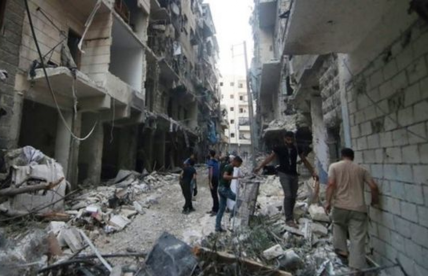 ސީރިއާގެ ހަލަބުގައި ހަނގުރާމަ ވަރުގަދަވުމުން އެ ސިޓީގެ ބޮޑު ބައެއް މިހާރު ވަނީ ސުންނާތިވެފައި. --ފޮޓޯ:އޭޕީ