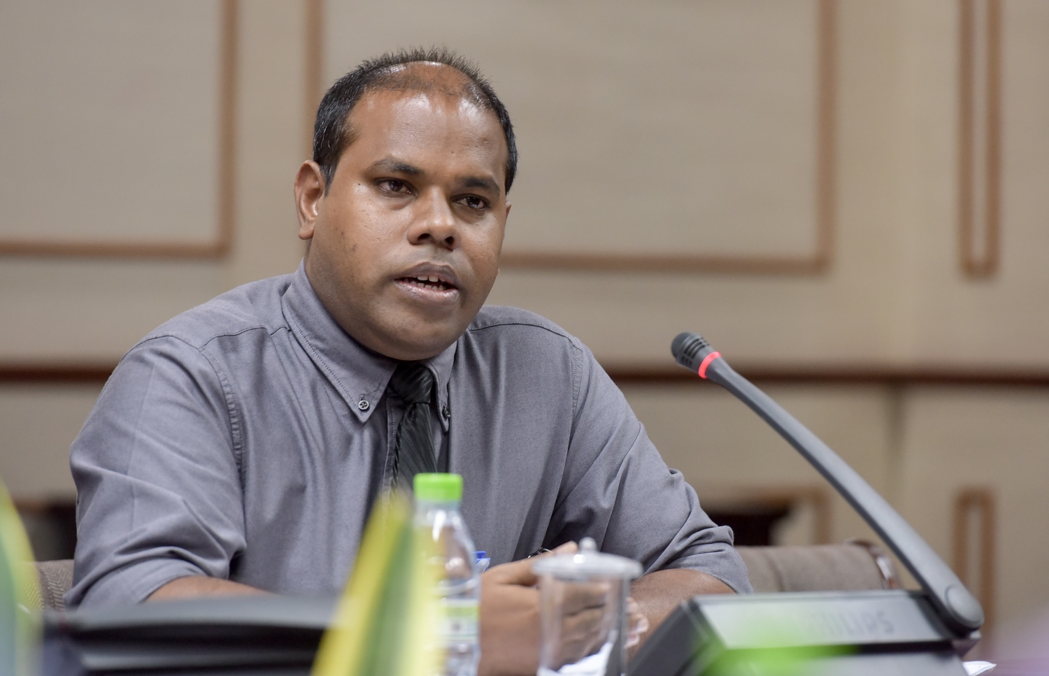 މީޑިއާ ކައުންސިލްގެ މެމްބަރު ހަމްދޫން ވާހަކަ ދައްކަވަނީ. އަބުރުގެ ބިލުގެ ސަބަބުން ބައެއް ހަބަރުތައް ރައްޔިތުންނާ ހަމައަށް ގެނެސްދިނުމުގެ ފުރުސަތު ބަންދުވާނެ ކަމަށް އޭނާ ވިދާޅުވި. - ފޮޓޯ: ނިޝާން އަލީ/ މިހާރު