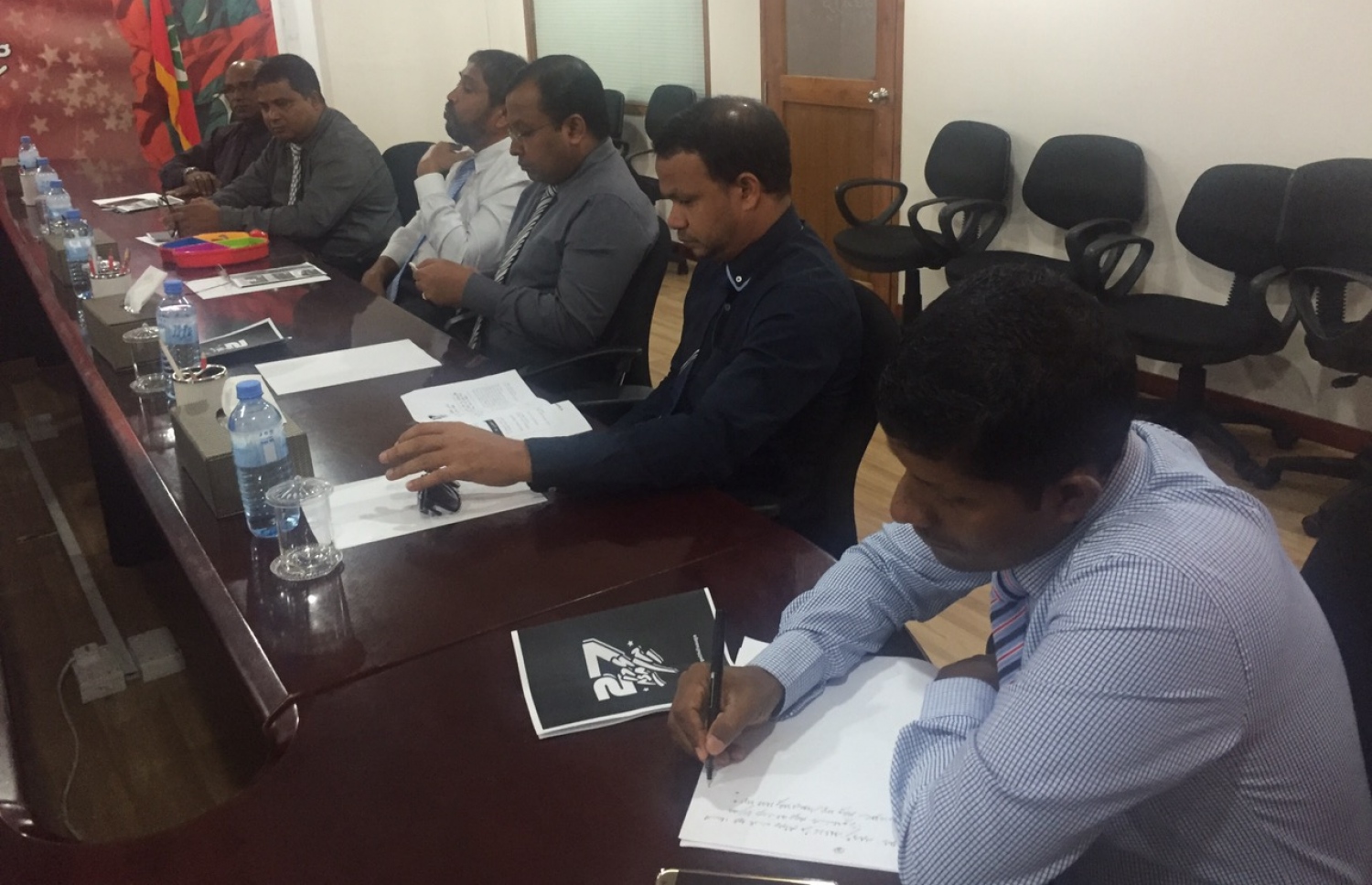 ގާސިމް އާއި ޖޭޕީގެ ޕާލިމެންޓްރީ ގްރޫޕުން "27ގެ ދިފާއުގައި" ހަރަކާތުގެ އިސް ފަރާތްތަކާ މިއަދު ބައްދަލުކުރަނީ.