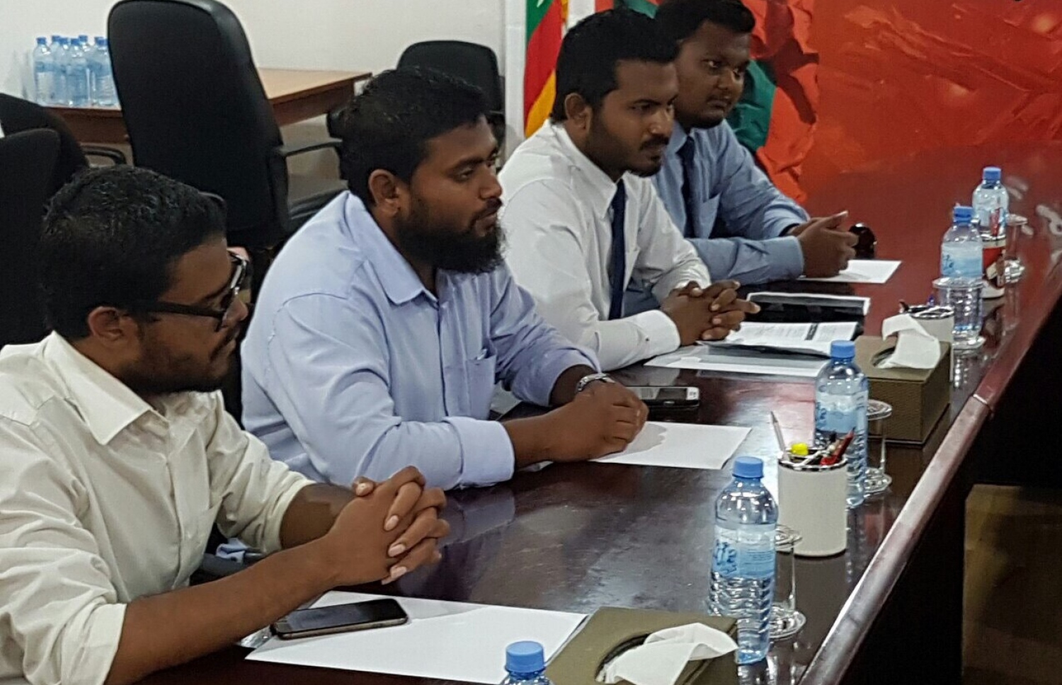 ގާސިމް އާއި ޖޭޕީގެ ޕާލިމެންޓްރީ ގްރޫޕުން "27ގެ ދިފާއުގައި" ހަރަކާތުގެ އިސް ފަރާތްތަކާ މިއަދު ބައްދަލުކުރަނީ.