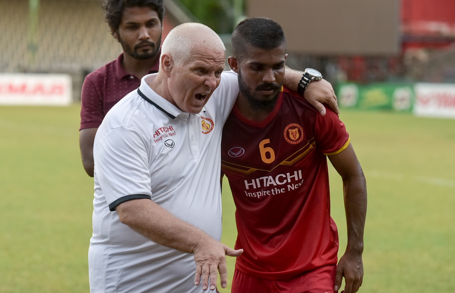 ކިސް (ވ) ވިކްޓްރީގެ ކުޅުންތެރިޔަކަށް އިރުޝާދު ދެނީ.