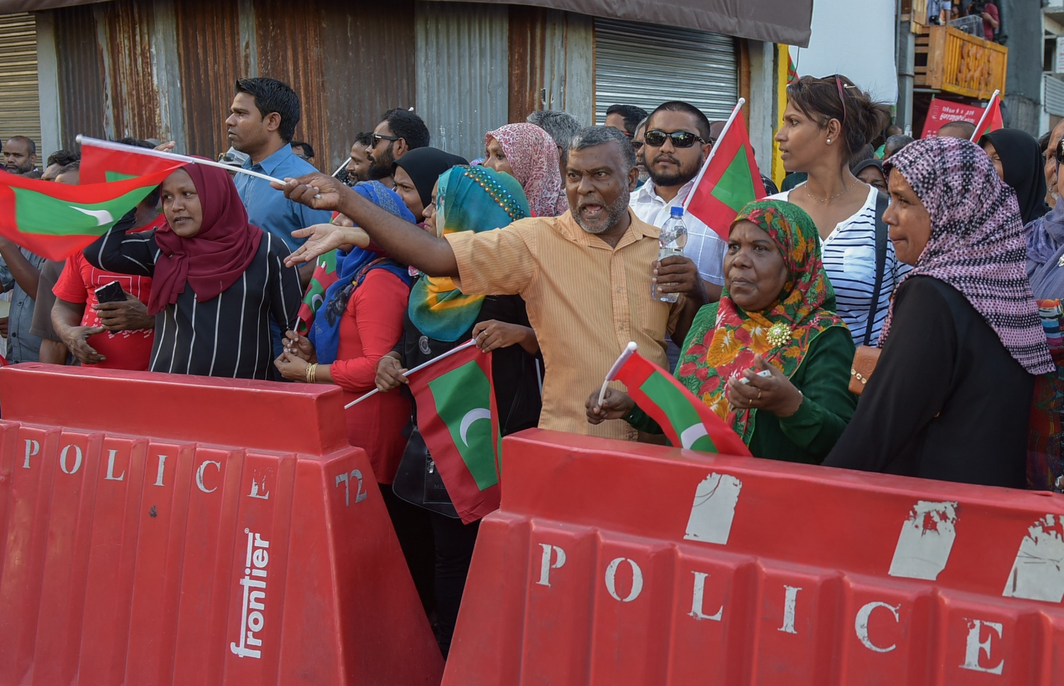 މާލެ، އޮގަސްޓް 5 2016-މޯލްޑިވްސް ޔުނައިޓެޑް އޮޕޮޒިޝަން އިން އިންތިޒާމް ކޮއްގެން ބީޗް ސަރަހްއްދުގައި ބޭއްވި އެއްވުން..—ފޮޓޯ: މުހައްމަދު ޝަރުހާން/މިހާރު