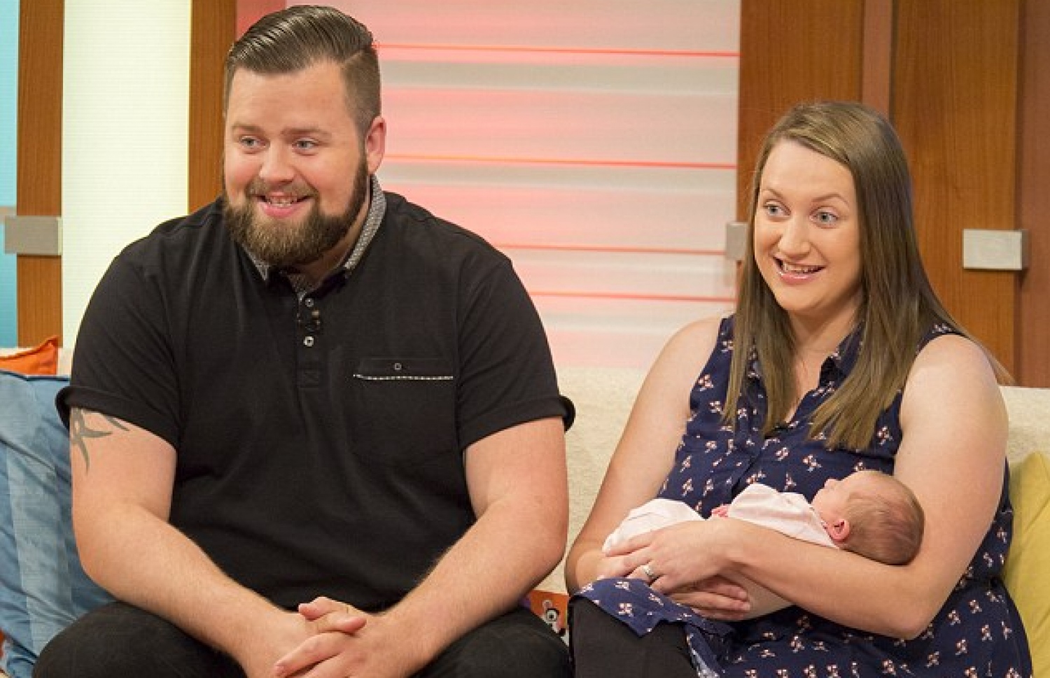 ޖެސިކާ އާއި ފިރިމީހާ ޓޮމް އަދި އެ މީހުންގެ އަންހެން ދަރިފުޅު: މި ދަރިފުޅު ވިހެއުމަށް ހޭދަވީ މިނެޓަކަށް ވުރެ ކުރު ވަގުތުކޮޅެއް.