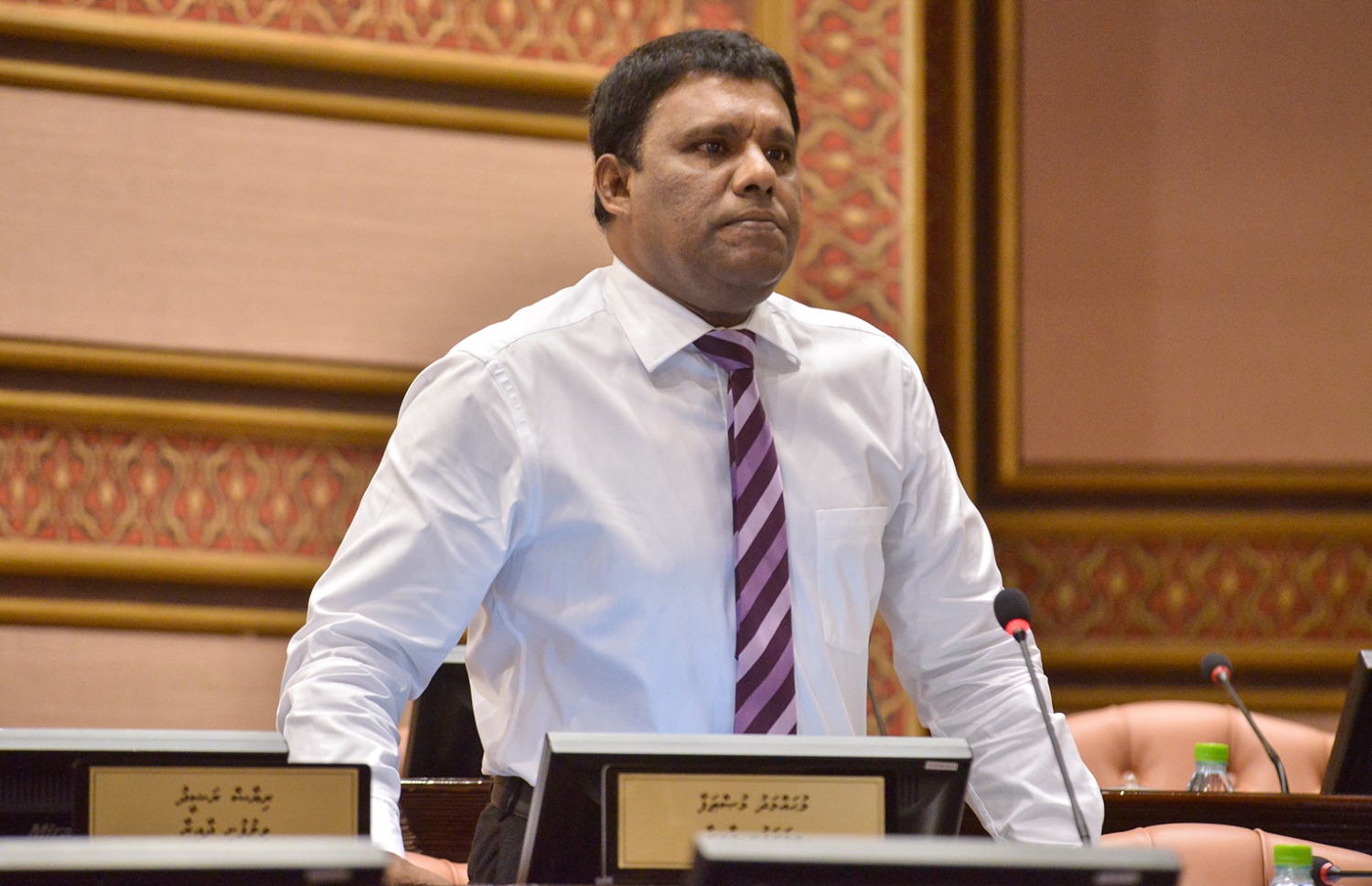 ރައްޔިތުންގެ މަޖިލިހުގެ ޖަލްސާއެއްގައި މުސްތަފާ ވާހަކަ ދައްކަވަނީ