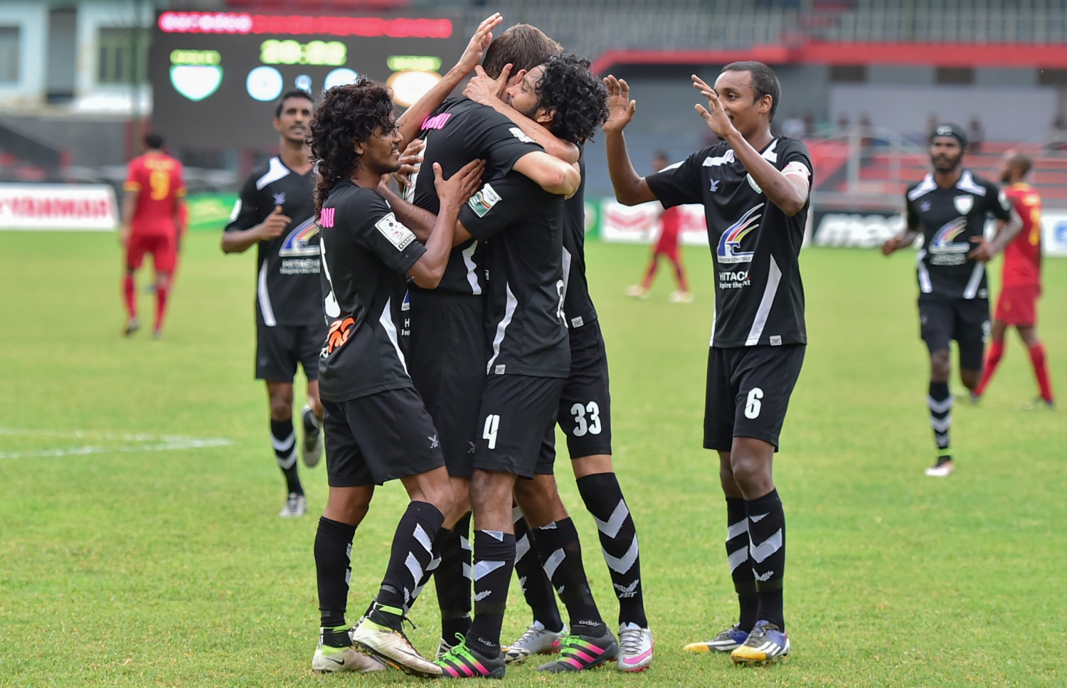 އީގަލްސް ކުޅުންތެރިން ލަނޑު ޖެހުމަށް ފަހު އުފާފާޅުކުރަނީ.- ފޮޓޯ: ނިޝާން އަލީ/ މިހާރު