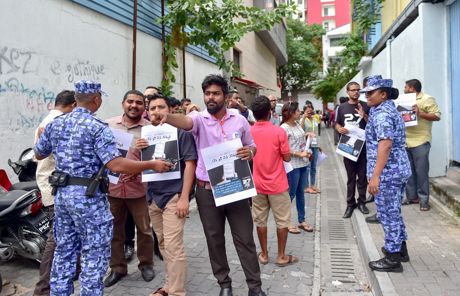 ހިޔާލުފާޅުކުރުން ހުއްޓުވާ ބިލް ފާސްކޮށް ރާއްޖޭގެ ނޫސްވެރިކަން އެތައް ގުނައެއް ފަހަތަށް ޖައްސާފައިވާ ކަމަށް ނޫސްވެރިން ދެކޭ. --ފޮޓޯ: މިހާރު