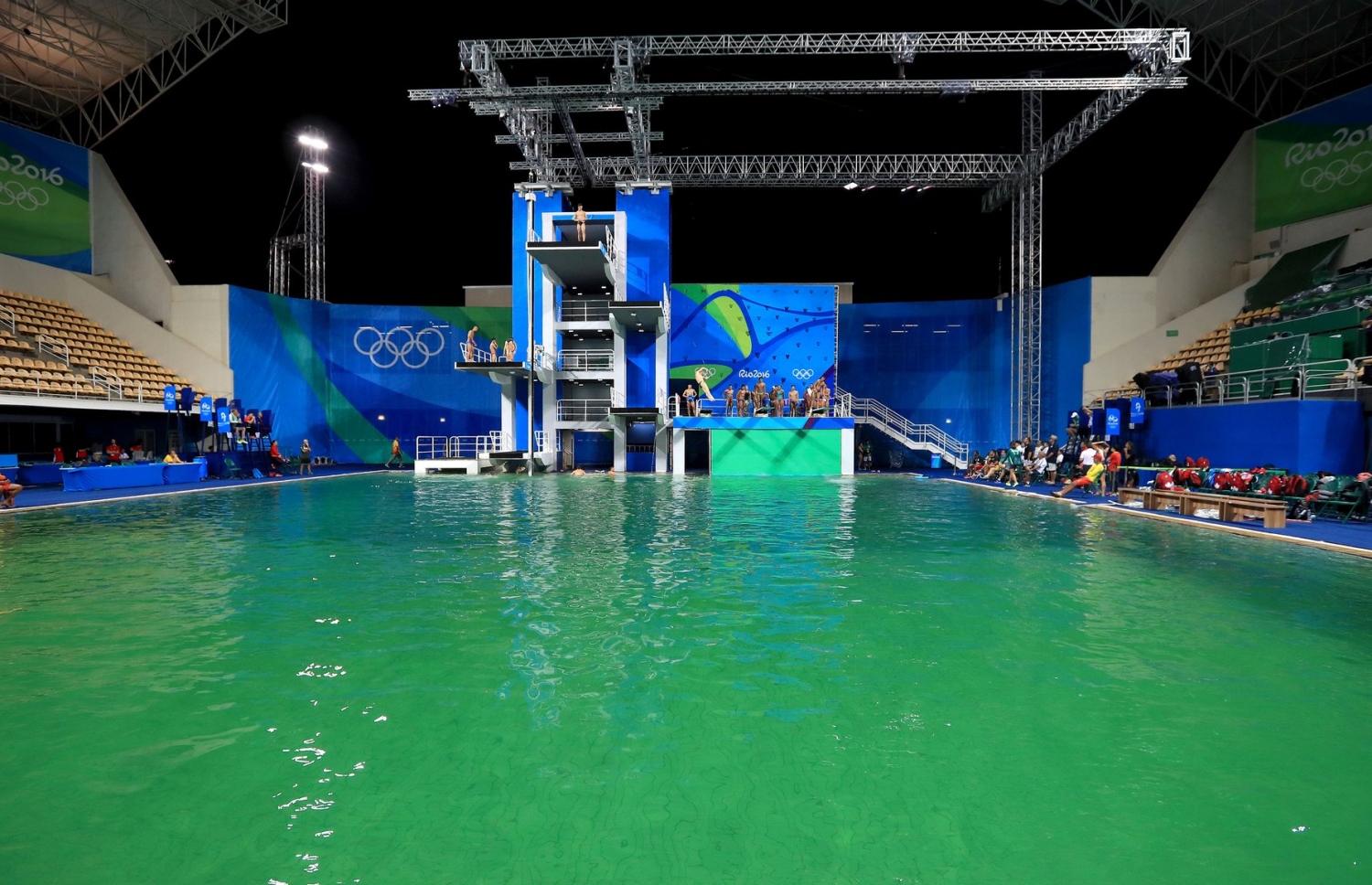 އޮލިމްޕިކްސްގެ ޑައިވިން ޕޫލް ފެހި ކުލައަށް ބަދަލުވެފައި. --ބީބީސީ