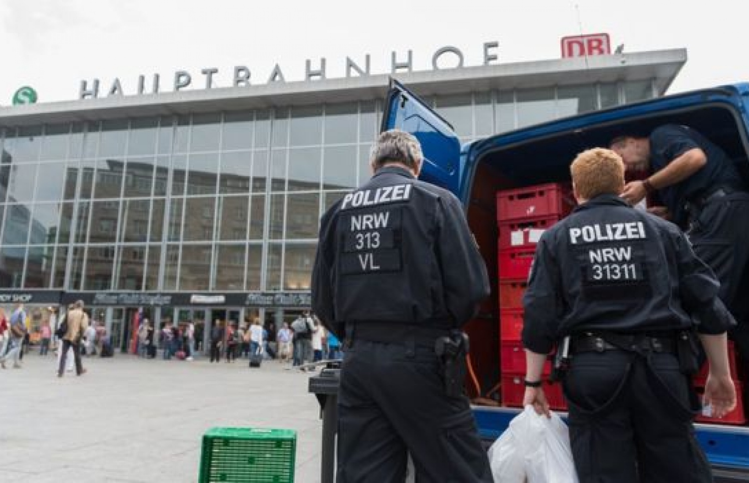 އާ ފިޔަވަޅުތަކުގެ ދަށުން ރޭލް ސްޓޭޝަންތަކަށް އިތުރު ފުލުހުން ނެރެން ވަނީ ނިންމާފައި. --ފޮޓޯ:އޭއެފްޕީ