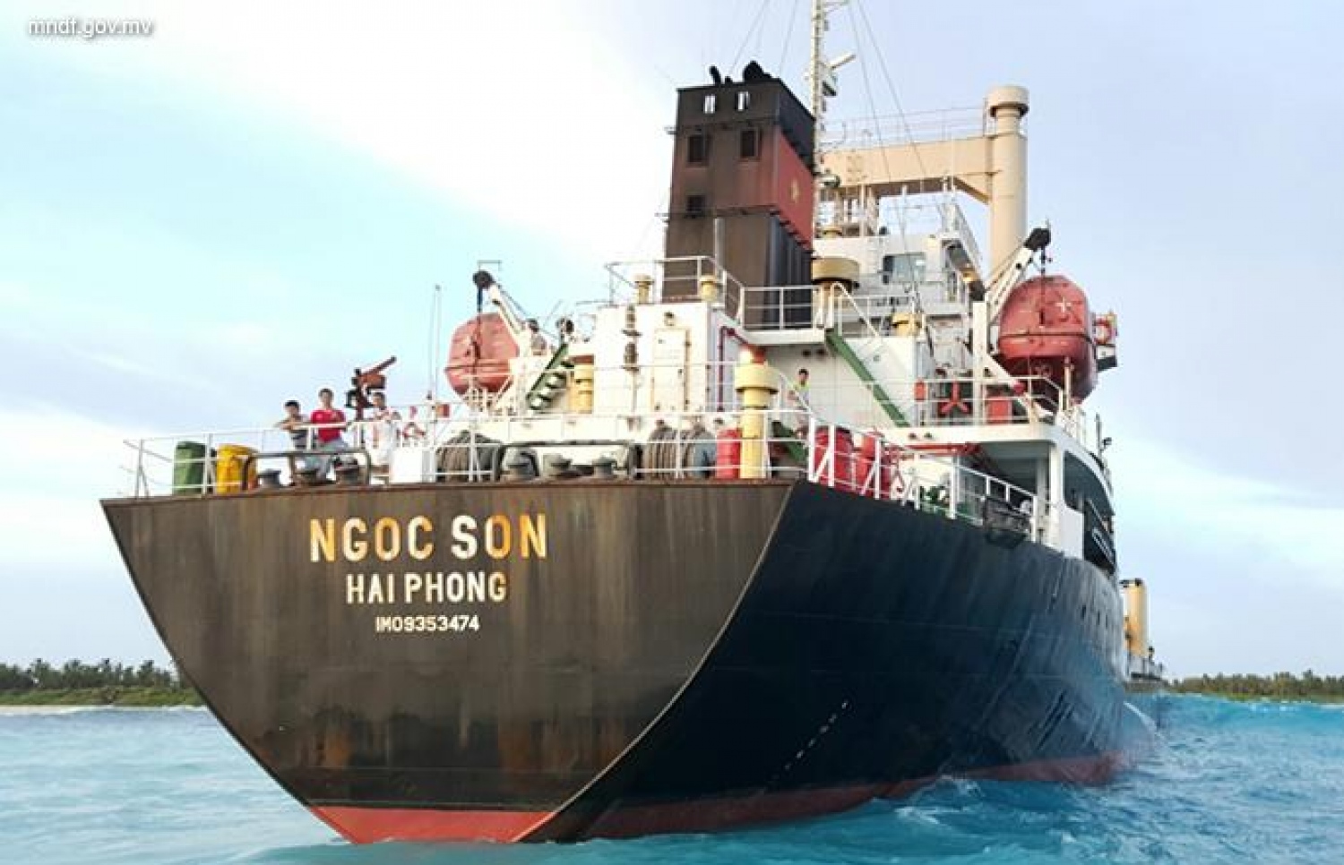 ފުވައްމުލަކު ފަރަށް އެރި ބޯޓު: ރާޅު ބޮޑުކަމުން ފުންކުރުމުގެ މަސައްކަތަށް ވަނީ ހުރަަސް އެޅިފައި