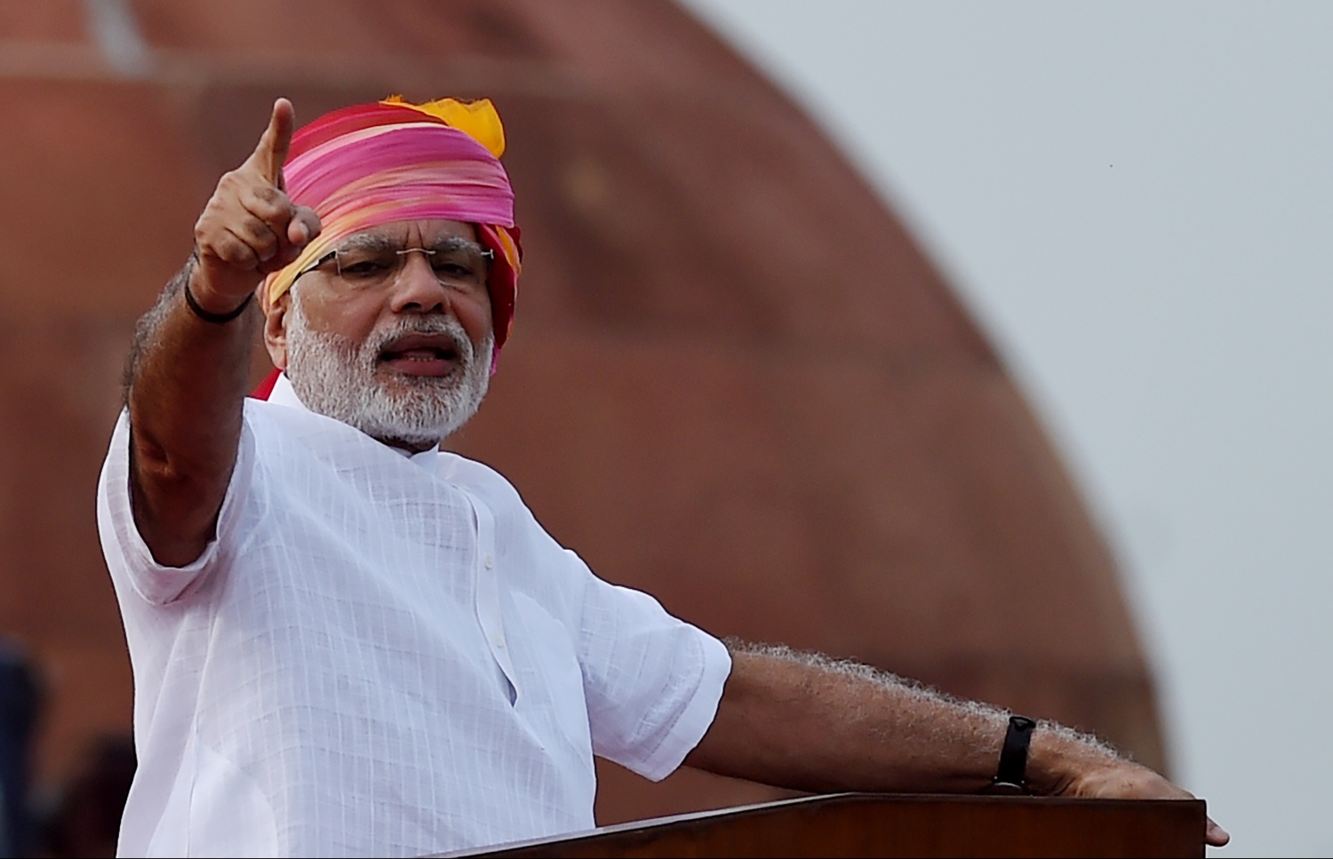 އިންޑިއާގެ ބޮޑު ވަޒީރު މޯދީ މިނިވަން ދުވަހުގެ ތަގްރީރު ދެއްވަނީ. --ފޮޓޯ:އޭއެފްޕީ