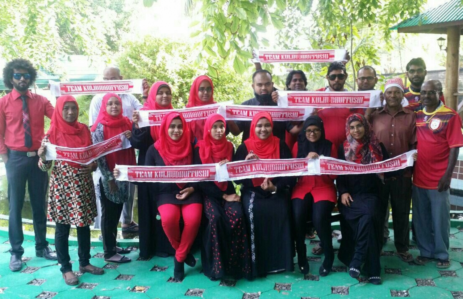 ކުޅުދުއްފުށި ޓީމުގެ ސަޕޯޓަރުން.