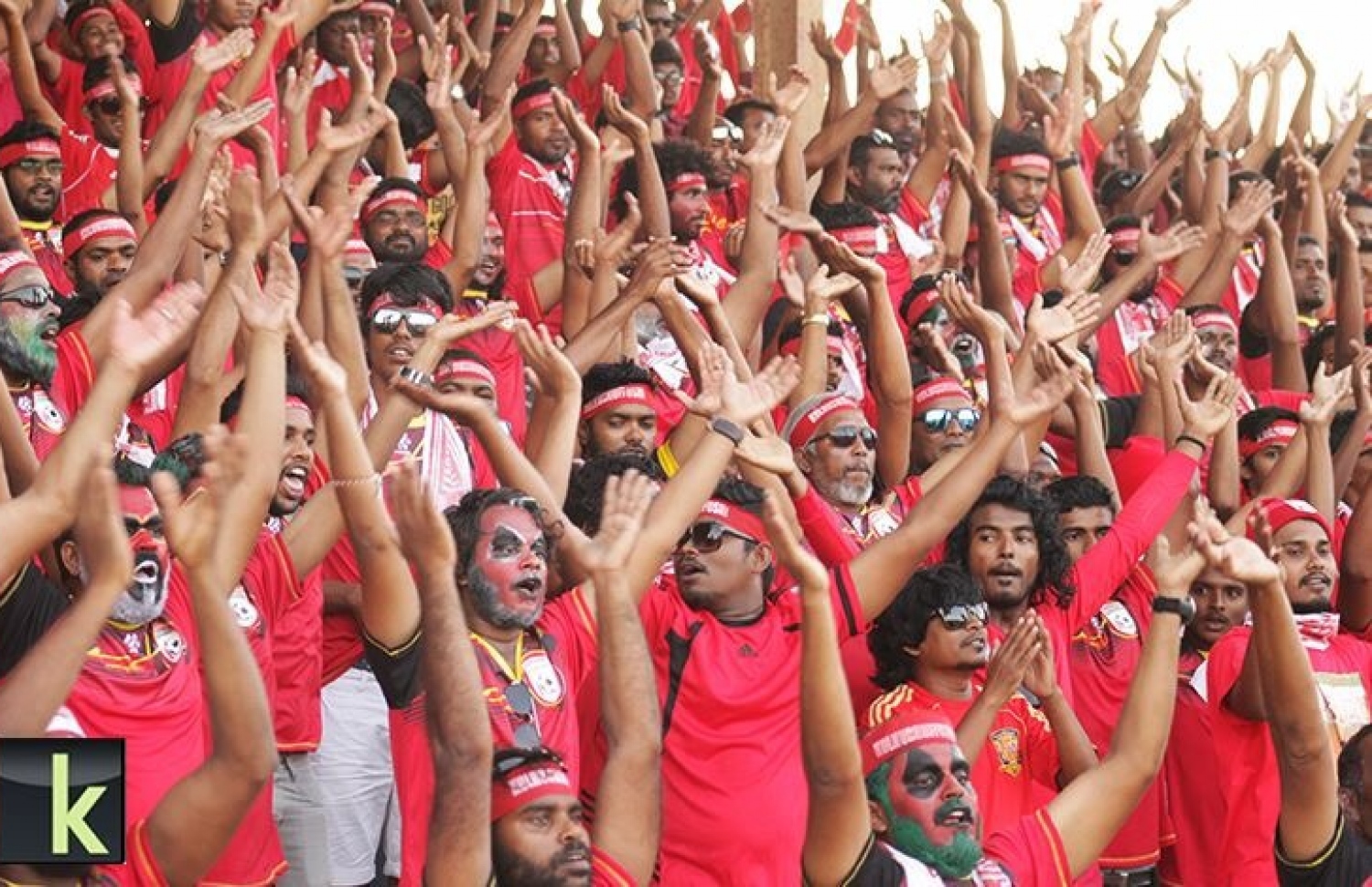 ހދ. ކުޅުދުއްފުށި: އޮގަސްޓް 16، 2016 - މިނިވަން ފުޓްބޯޅަ މުބާރާތުގެ ހދ. އަތޮޅު ފައިނަލުގައި ކުޅުދުއްފުށްޓާއި ހަނިމާދޫ ކުޅުނު މެޗުގައި ކުޅުދުއްފުށި ޓީމުގެ ސަޕޯޓަރުން ތަރުހީބު ދެނީ: މި މެޗު 9-0 އިން ކާމިޔާބުކުރީ ހަނިމާދޫ. --ފޮޓޯ: ކުޅުދުއްފުށި އޮންލައިން