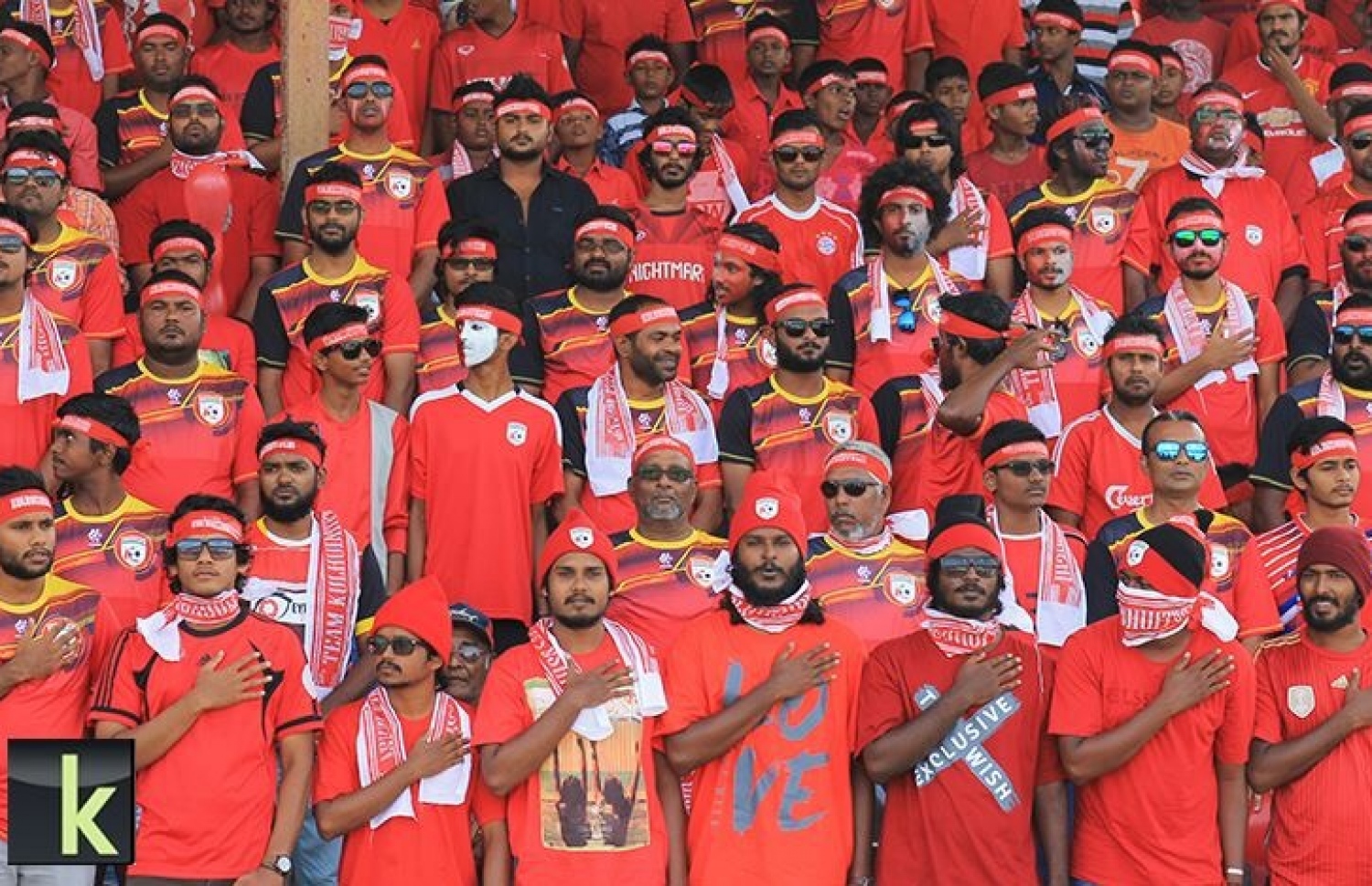 ހދ. ކުޅުދުއްފުށި: އޮގަސްޓް 16، 2016 - މިނިވަން ފުޓްބޯޅަ މުބާރާތުގެ ހދ. އަތޮޅު ފައިނަލުގައި ކުޅުދުއްފުށްޓާއި ހަނިމާދޫ ކުޅުނު މެޗުގައި ކުޅުދުއްފުށި ޓީމުގެ ސަޕޯޓަރުން ތަރުހީބު ދެނީ: މި މެޗު 9-0 އިން ކާމިޔާބުކުރީ ހަނިމާދޫ. --ފޮޓޯ: ކުޅުދުއްފުށި އޮންލައިން