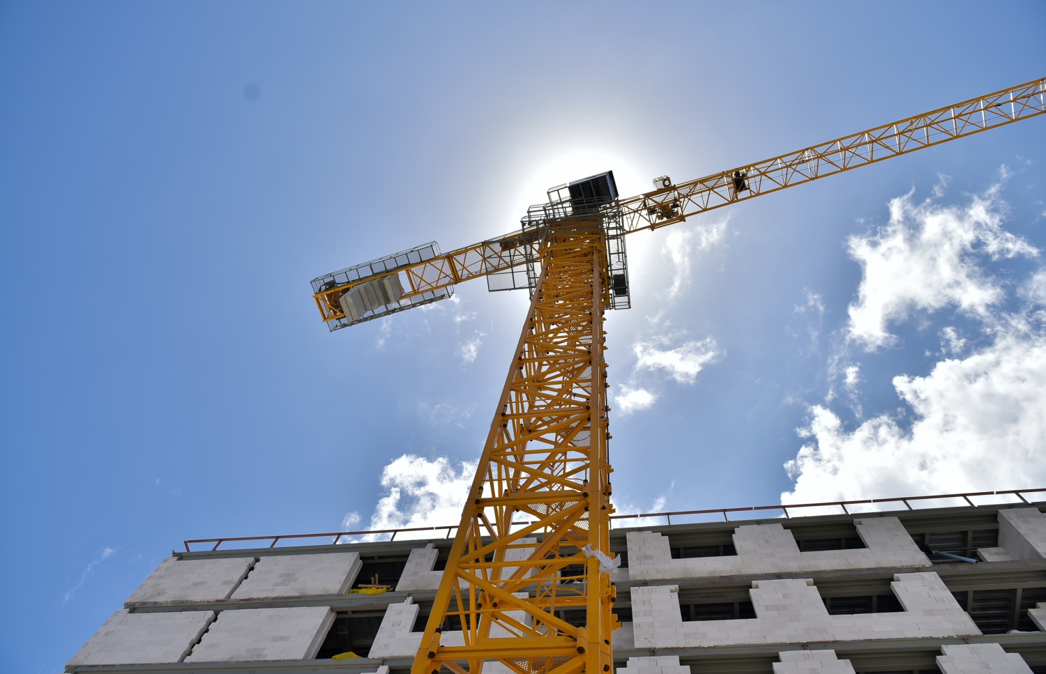 ހުޅުމާލެ: އޮގަސްޓް 18، 2016: ހުޅުމާލޭގައި ޓްރީ ޓޮޕް އިސްވެސްޓްމެންޓުން ހަދަމުންދާ 159 އެނދުގެ ހޮސްޕިޓަލްގެ މަސައްކަތް ކުރިއަށްދާގޮތް ނޫސްވެރިންނަށް ދައްކާލަނީ.-- ފޮޓޯ: ނިޝާން އަލީ