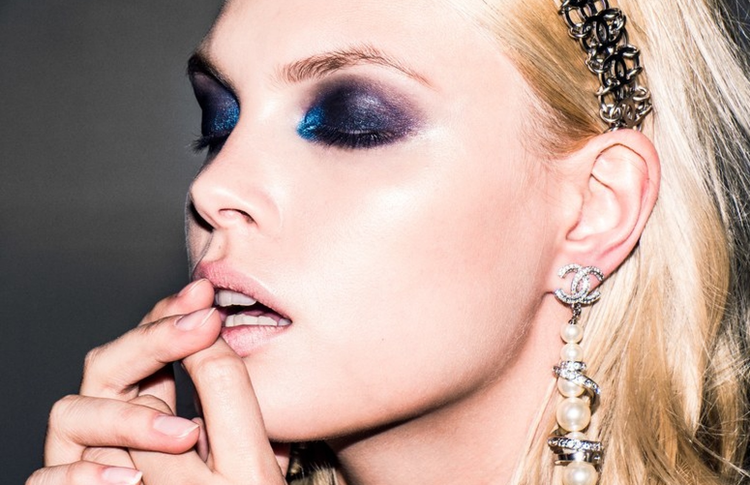 އެކި ނޫ ކުލައިގެ އައިޝެޑޯ އެއްކޮށްލައިގެން ޖައްސާލެވިދާނެ