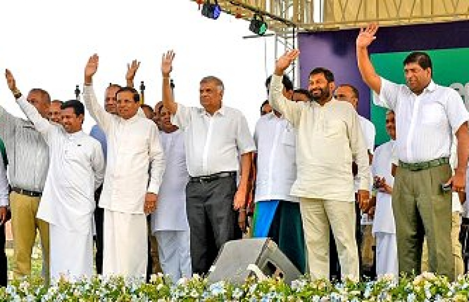 ލަންކާގެ އެއްބައިވަންތަކަމުގެ ސަރުކާރަށް އެއް އަހަރު ފުރުން ފާހަގަ ކުރުމަށް ބޭއްވި ރަސްމިއްޔާތުގައި ސަރުކާރުގެ ވެރިން.