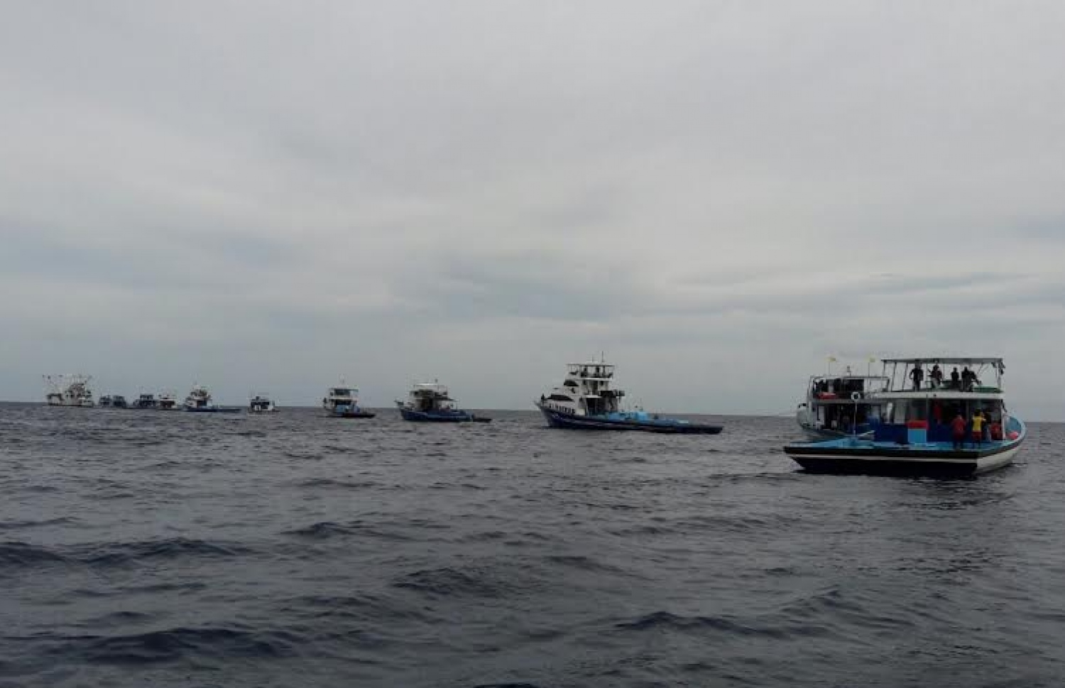 މިފްކޯގެ މަސްކިރާ ބޯޓަކަށް މަސްކިރަން ދޯނިތަކެއް ކިޔޫގައި މަޑުކޮށްލައިގެން. ފޮޓޯ: މިފްކޯ