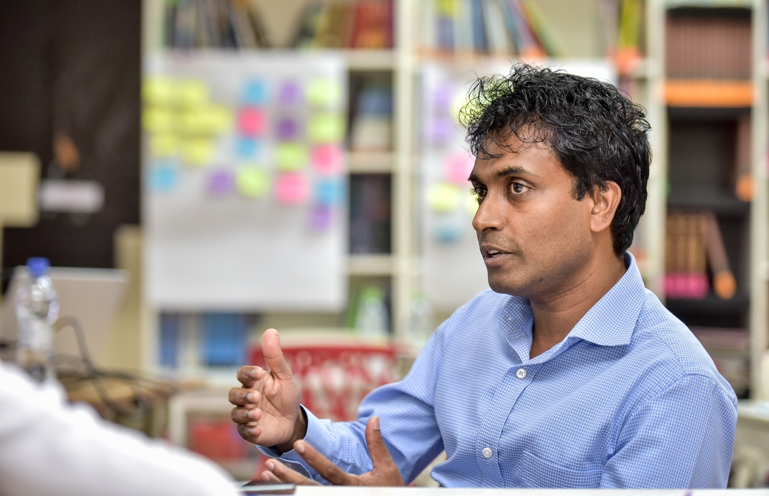 ޕްރޮފެސާ އުގައިލް.